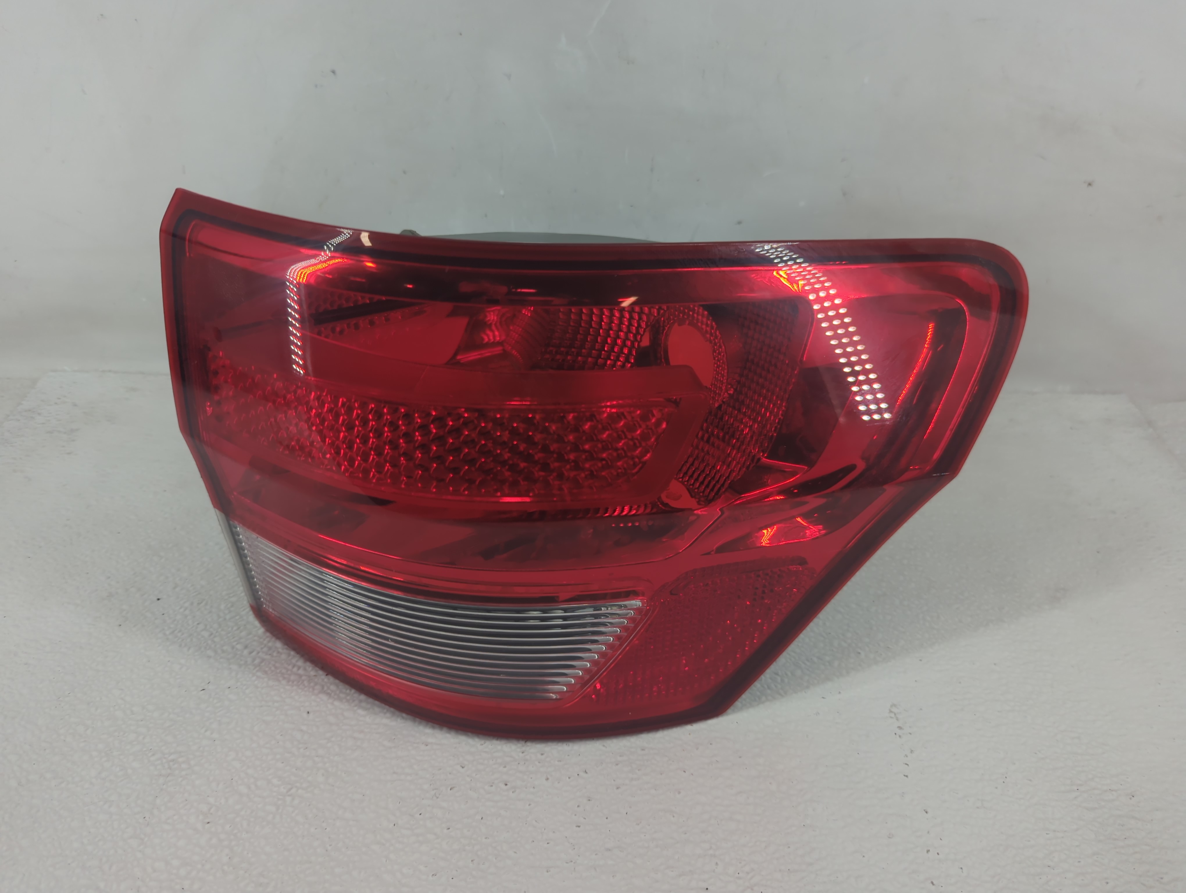 Picture of 2011 Jeep Grand Cherokee Passenger Right Side Tail Light Taillight Oem 1212569
