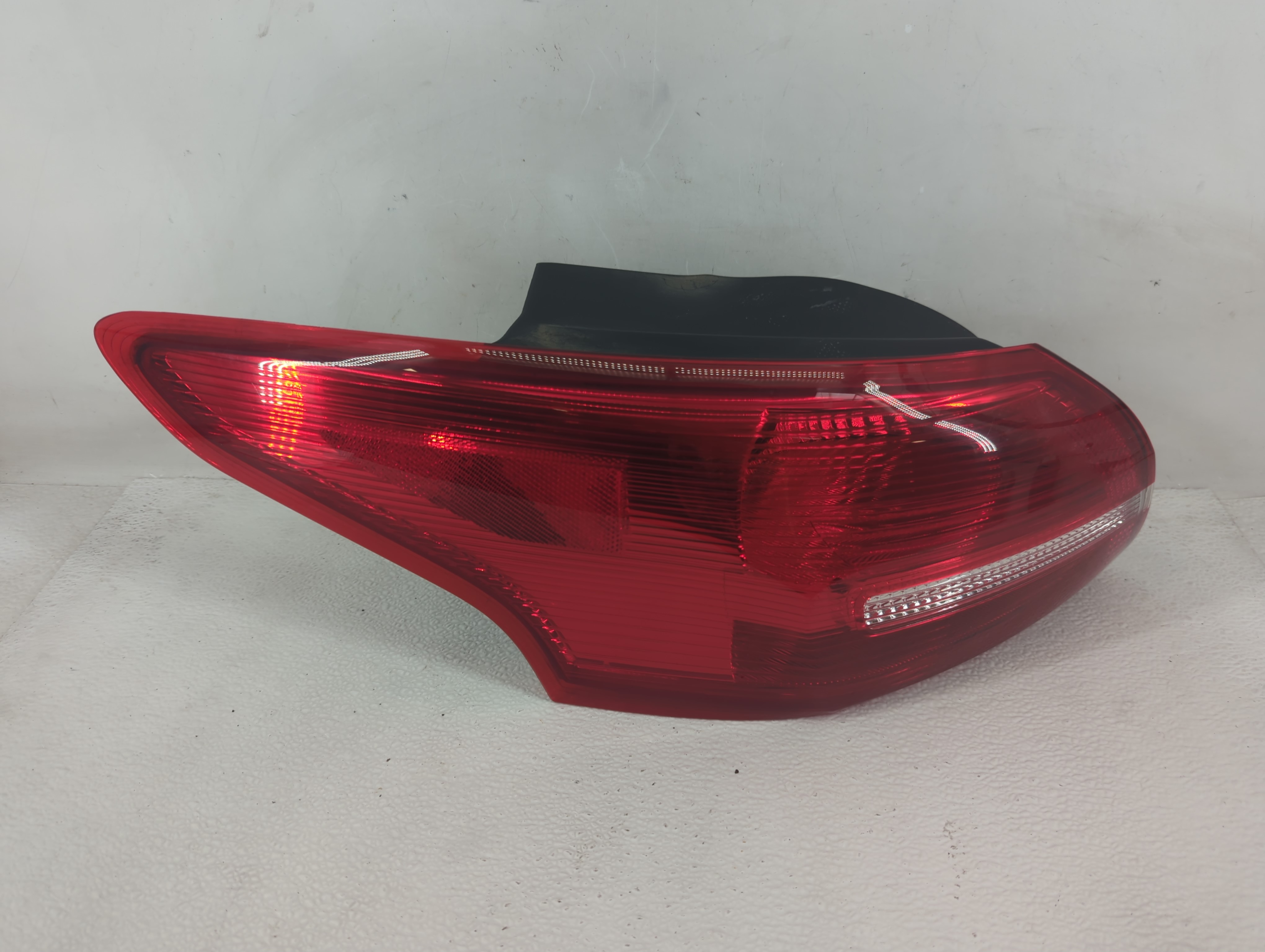 2015-2018 Ford Focus Driver Left Side Tail Light Taillight Oem 1212570 - Oemusedautoparts1.com