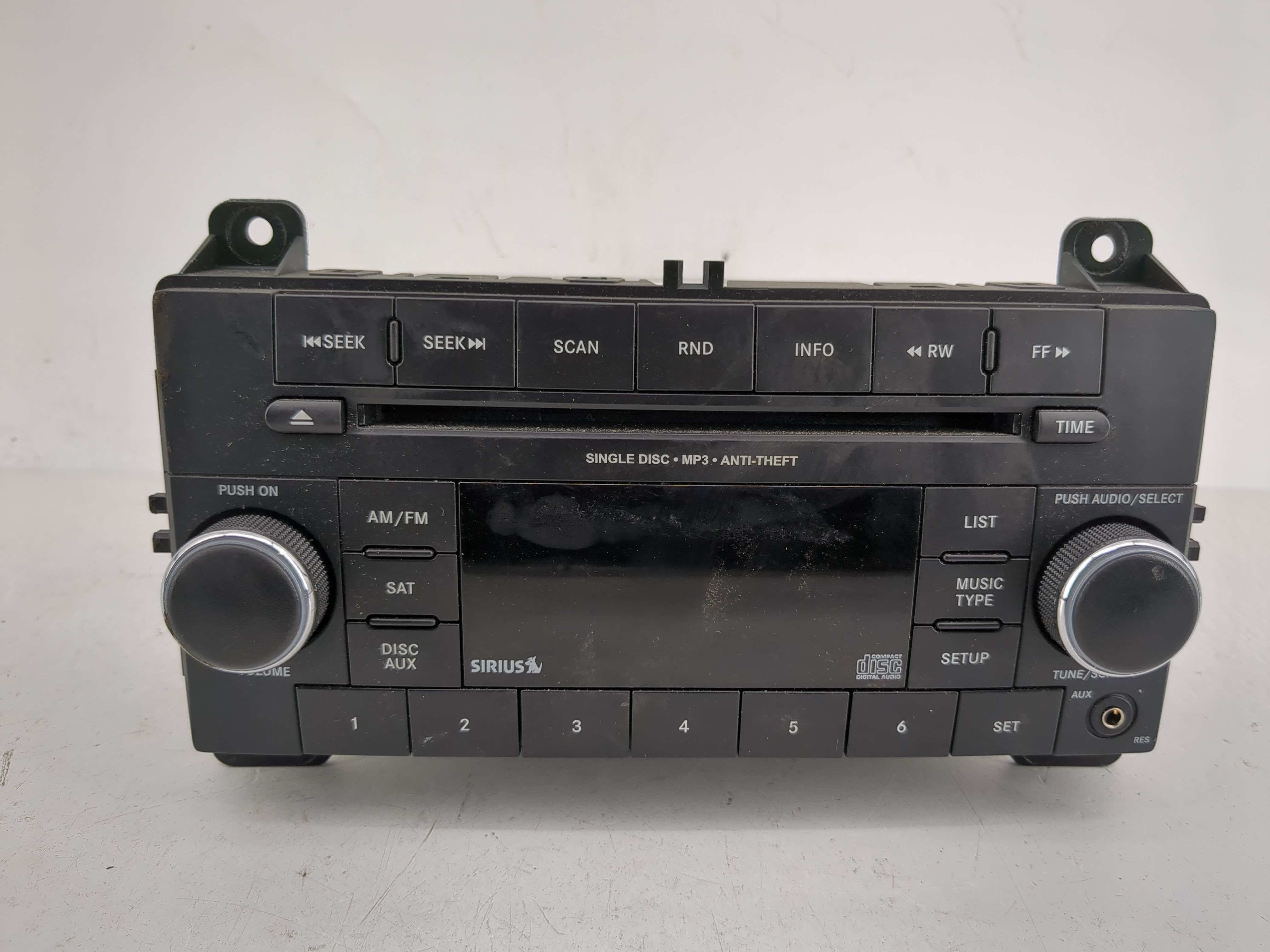 2012-2012 Jeep Grand Cherokee Am Fm Cd Player Radio Receiver 1212615 - Oemusedautoparts1.com