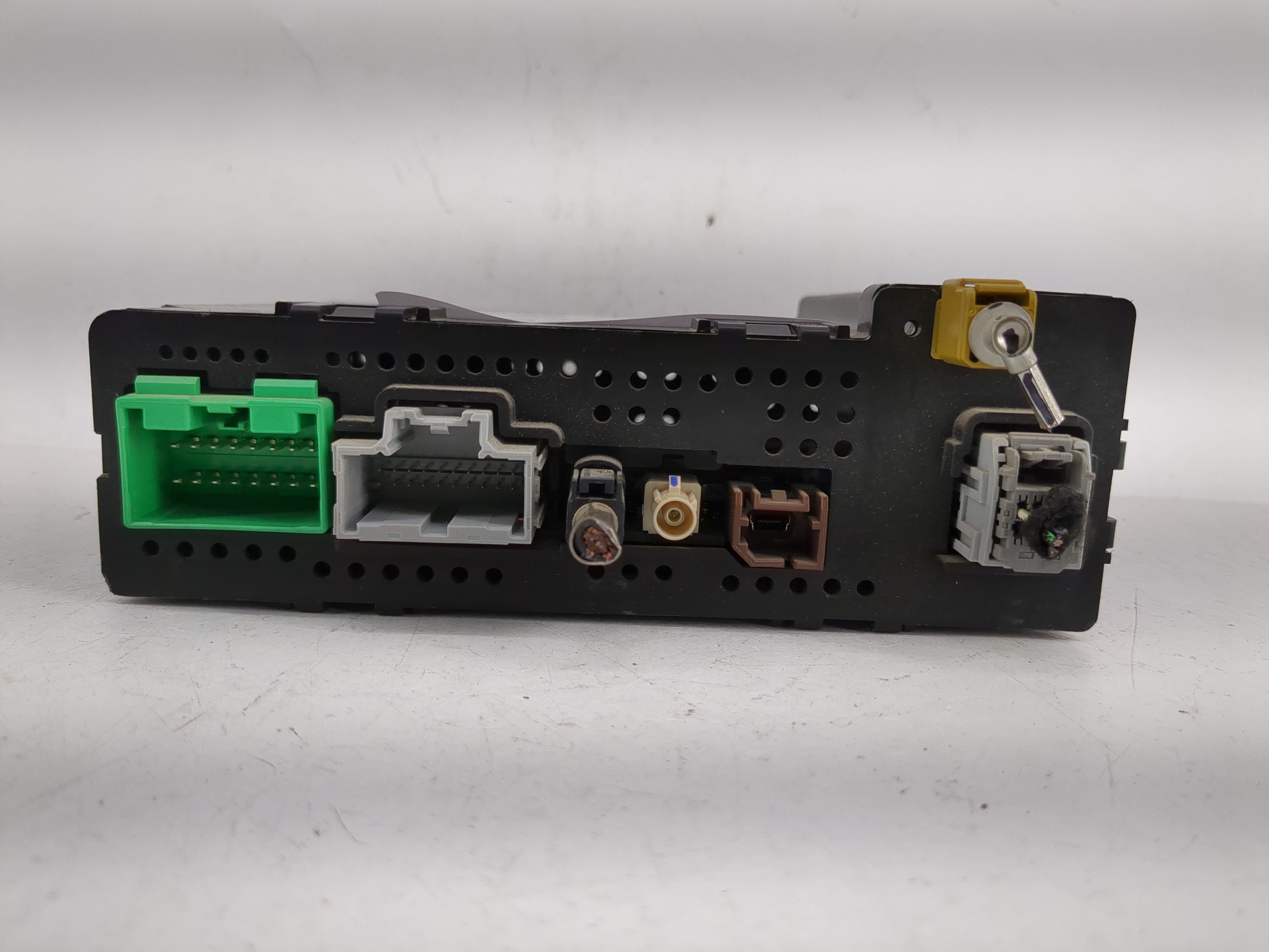 2014-2014 Chevrolet Silverado 1500 Am Fm Cd Player Radio Receiver 1212673 - Oemusedautoparts1.com
