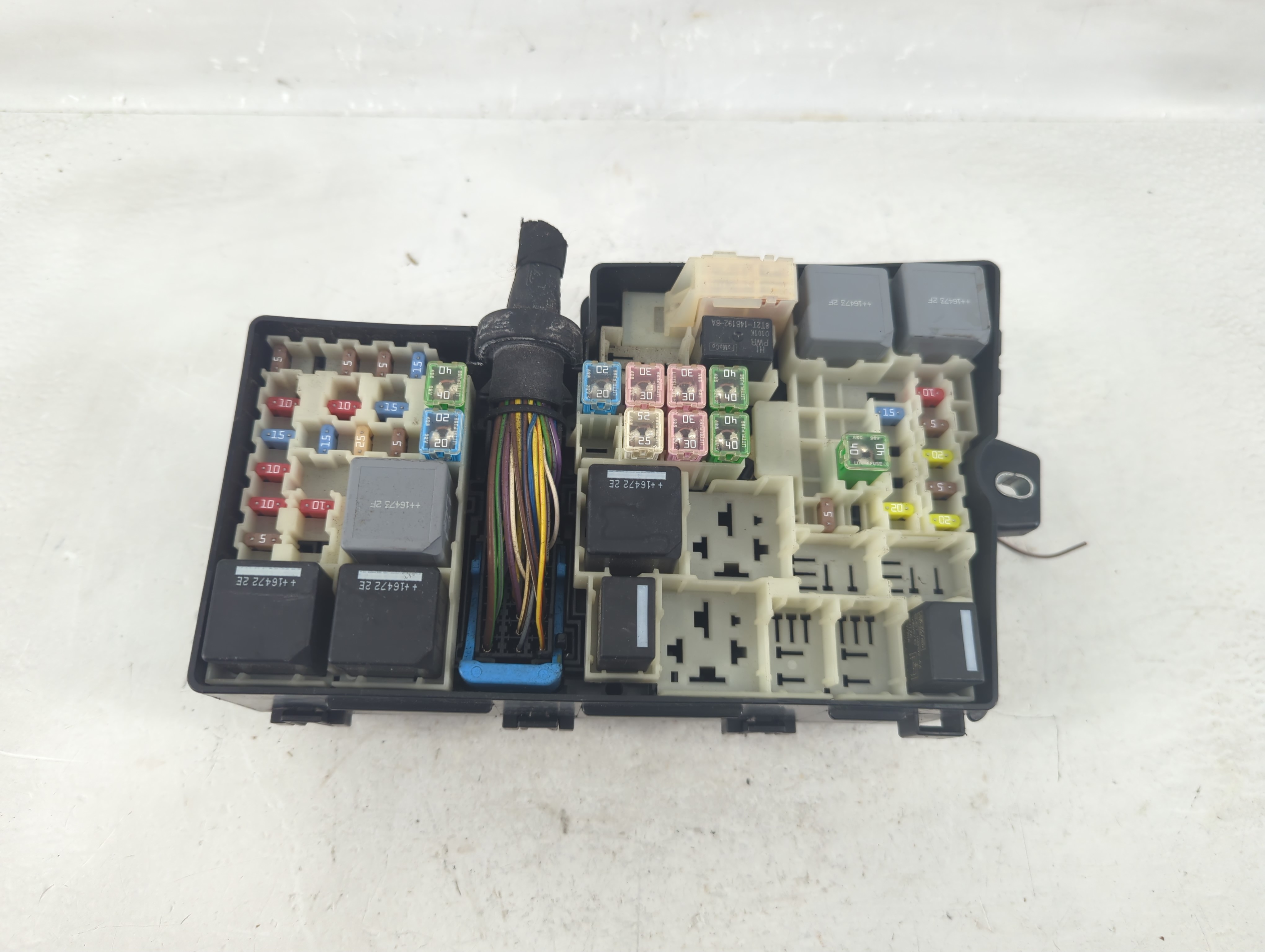2017-2017 Ford Escape Fusebox Fuse Box Relay Module Av6t-14a142-ab 1212746 - Oemusedautoparts1.com