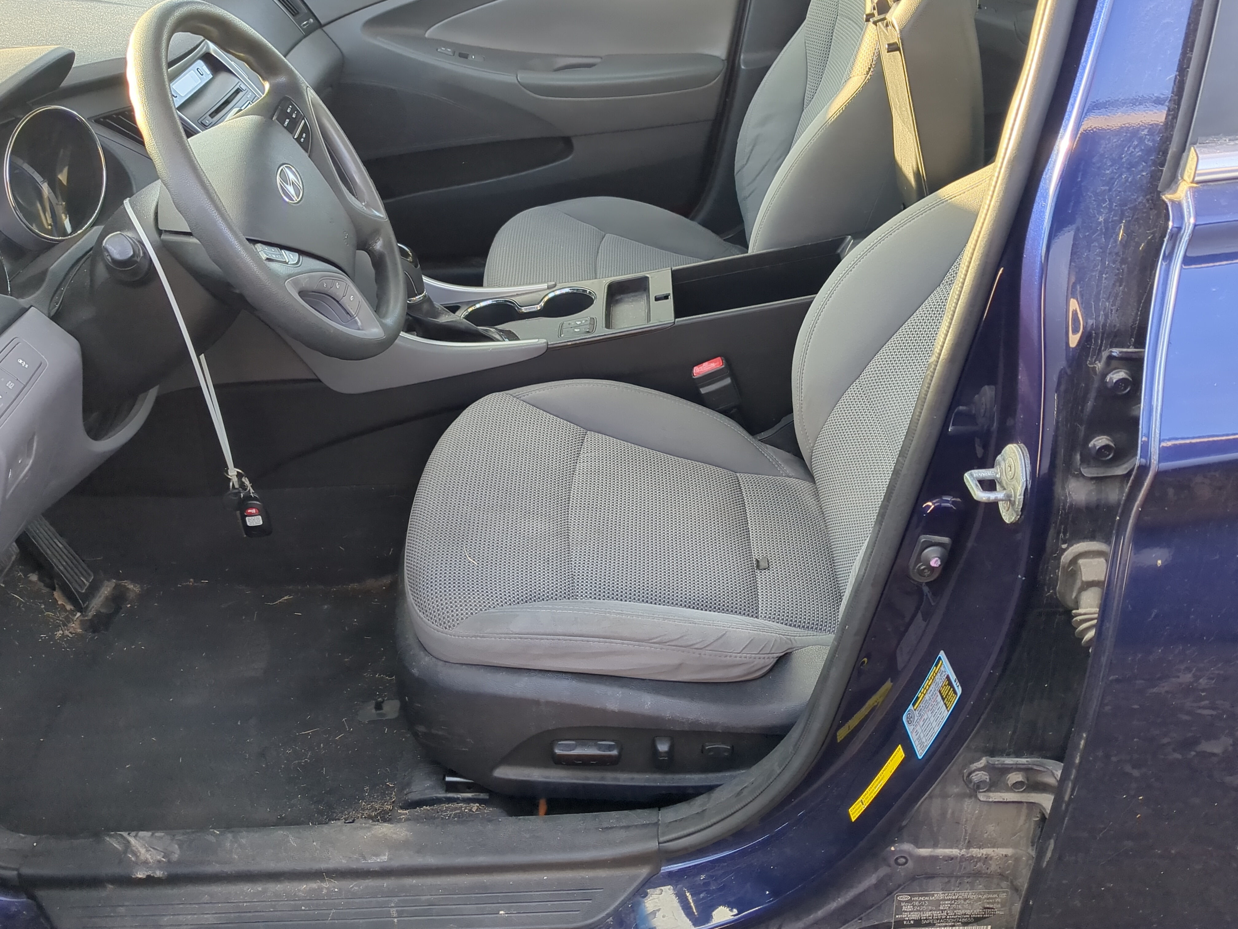 2013-2014 Hyundai Sonata Driver Front Seat Oem 1212962 - Oemusedautoparts1.com
