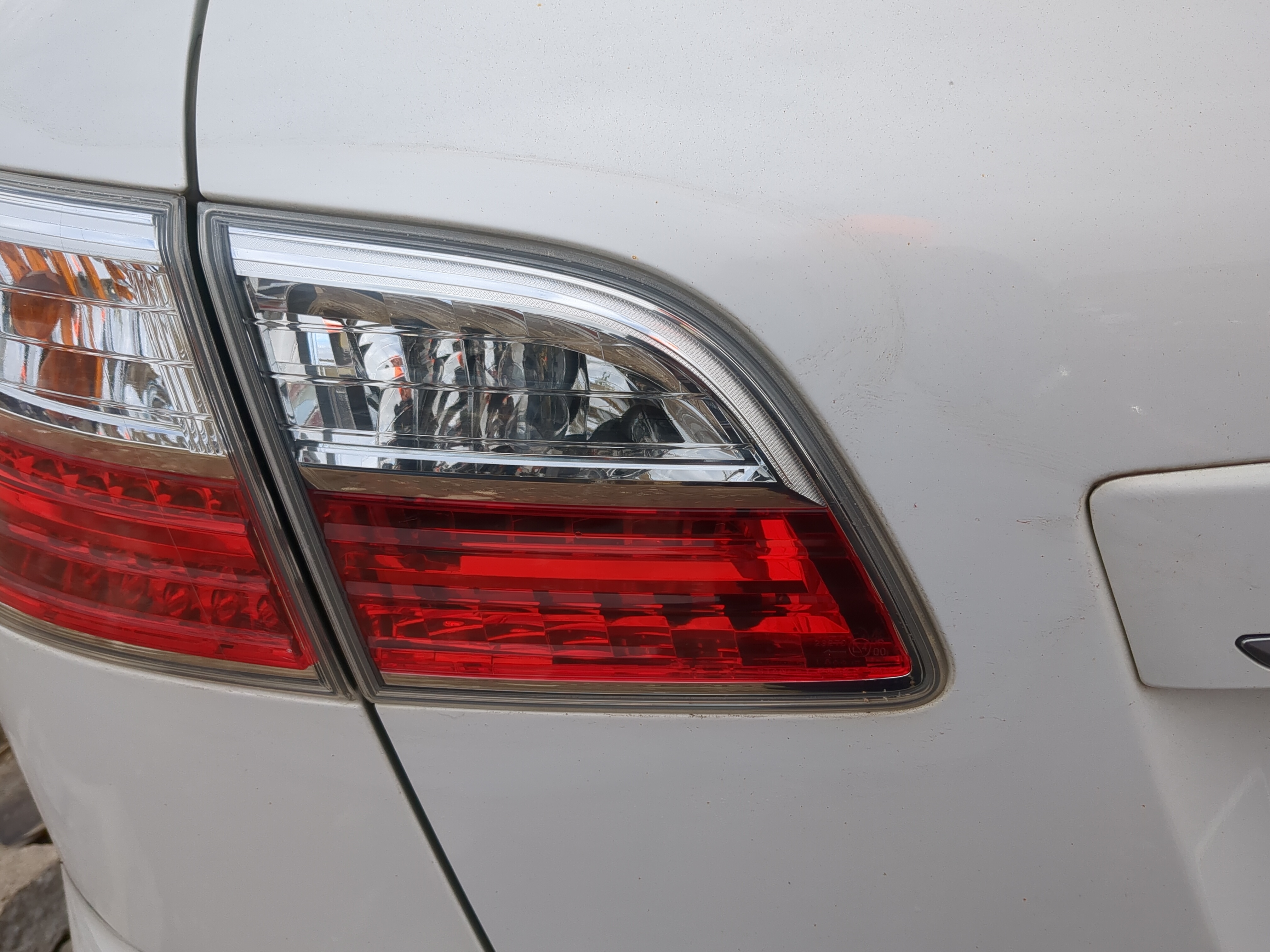 2010 Mazda Cx-9 Driver Left Side Tail Light Taillight Deck Lid Mounted 1213030 - Oemusedautoparts1.com
