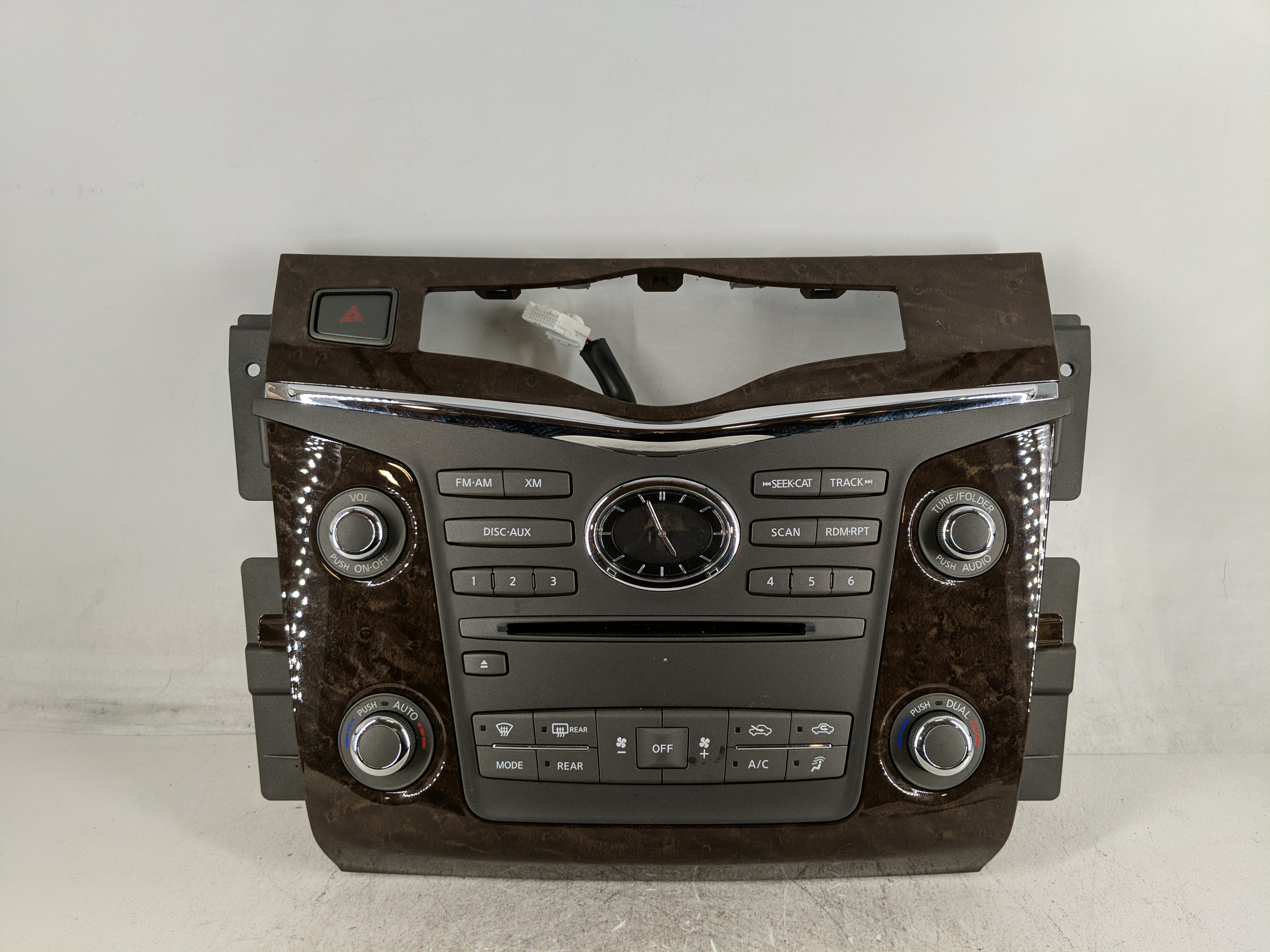 2014-2017 Infiniti Qx80 Am Fm Cd Player Radio Receiver 1213181 - Oemusedautoparts1.com