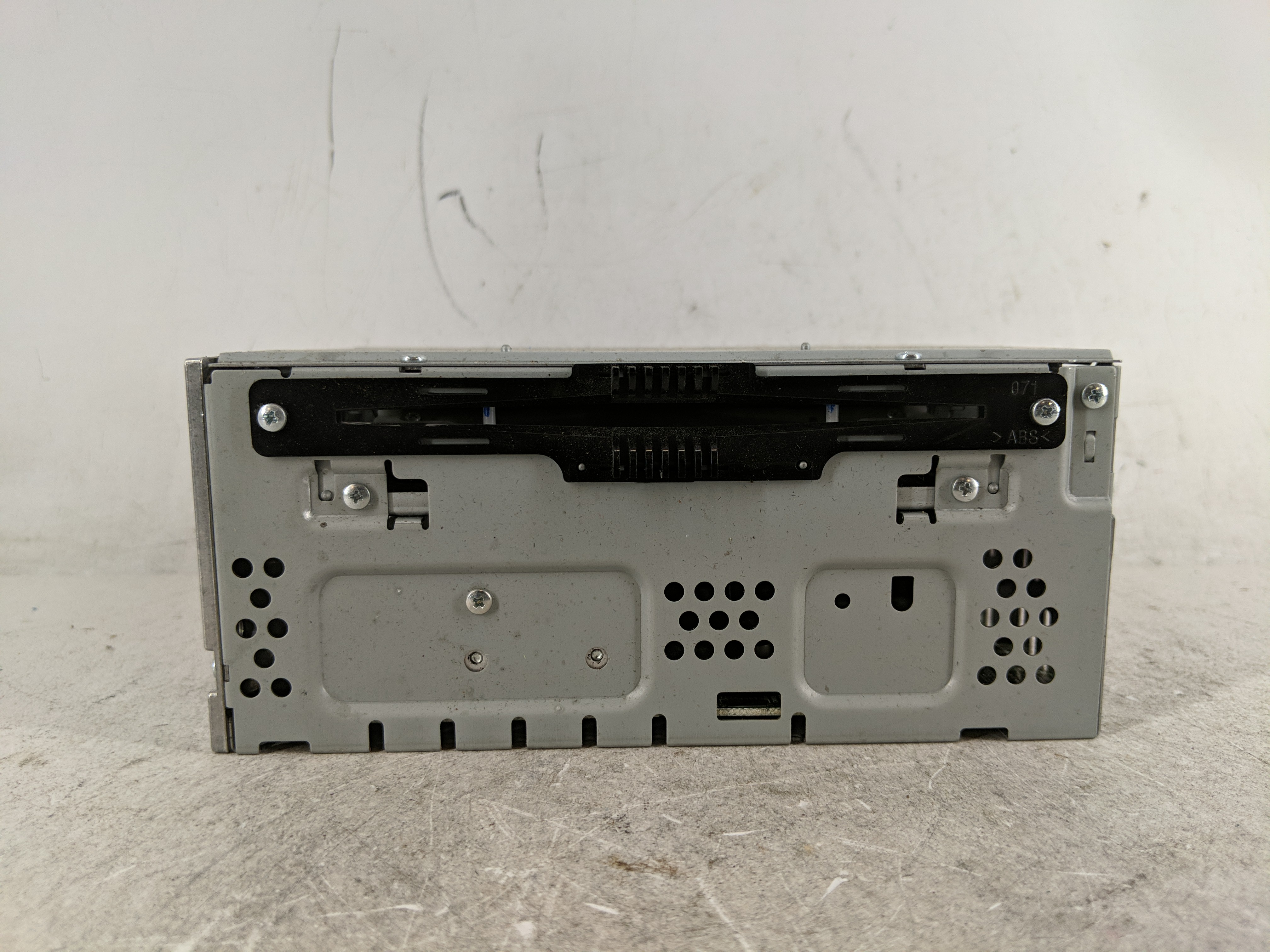 2015-2015 Ford Taurus Am Fm Cd Player Radio Receiver 1213186 - Oemusedautoparts1.com