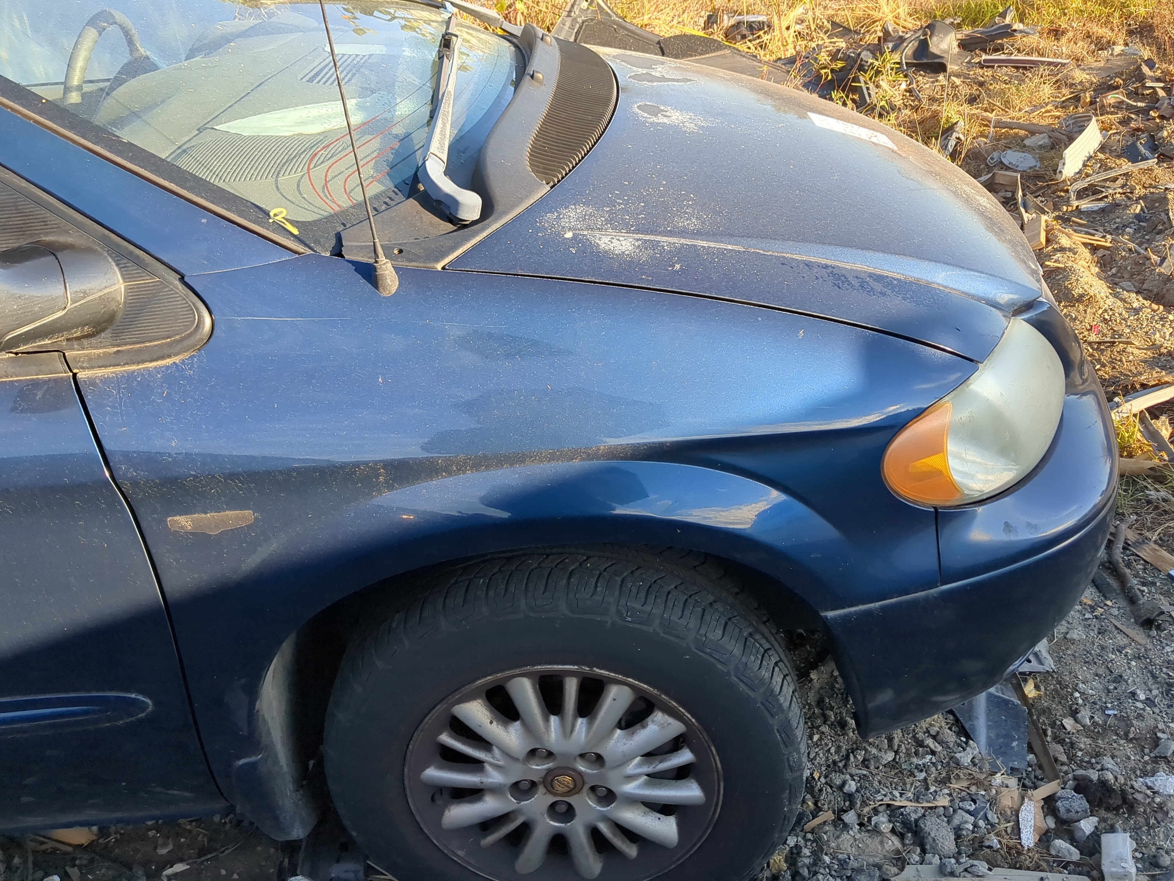 2001-2007 Chrysler Town & Country Passenger Fender 1213381 - Oemusedautoparts1.com