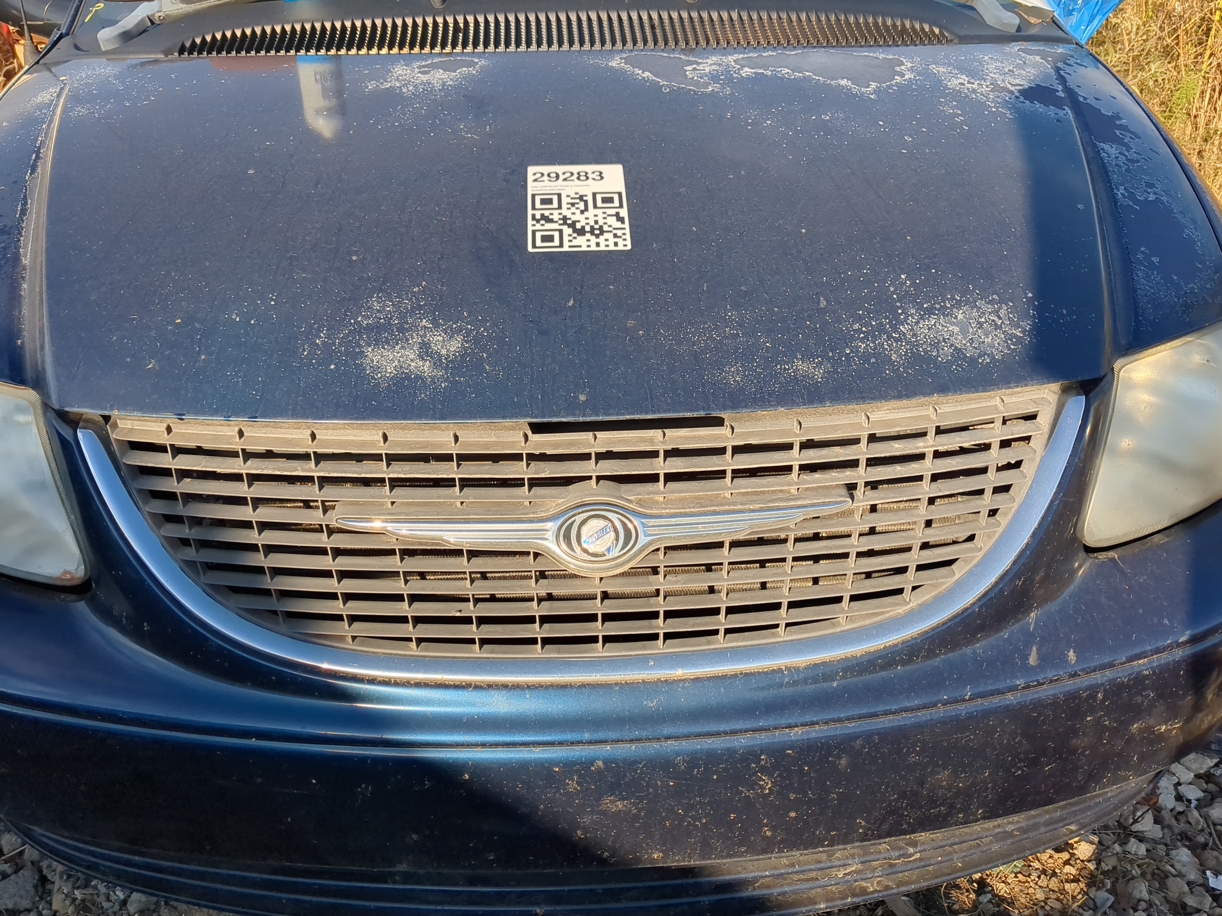 2001-2004 Chrysler Town & Country Front Grille Bumper Not Included 1213386 - Oemusedautoparts1.com