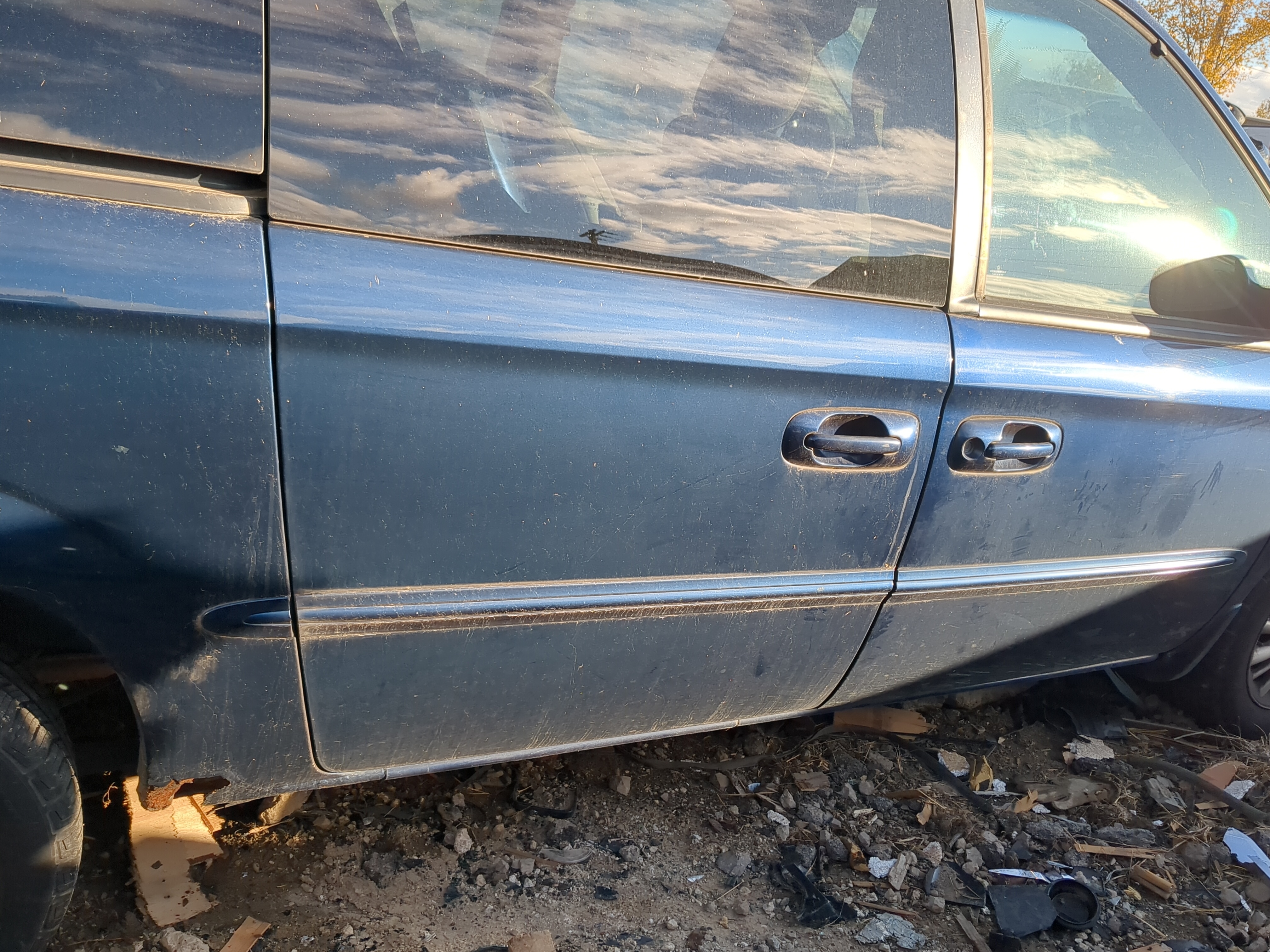 2001-2007 Chrysler Town & Country Passenger Rear Door Oem 1213403 - Oemusedautoparts1.com