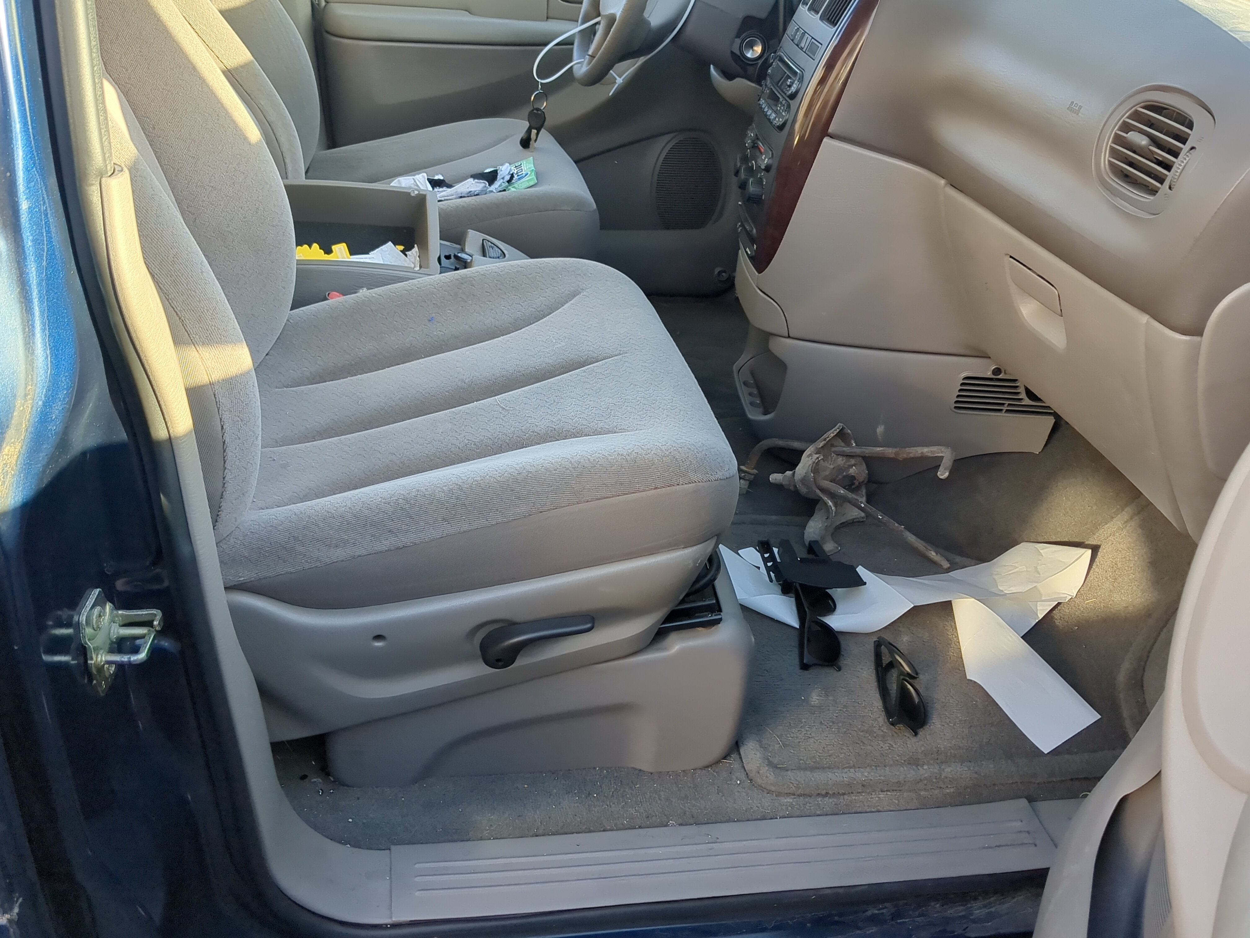 2001-2003 Chrysler Town & Country Passenger Front Seat Oem 1213465 - Oemusedautoparts1.com