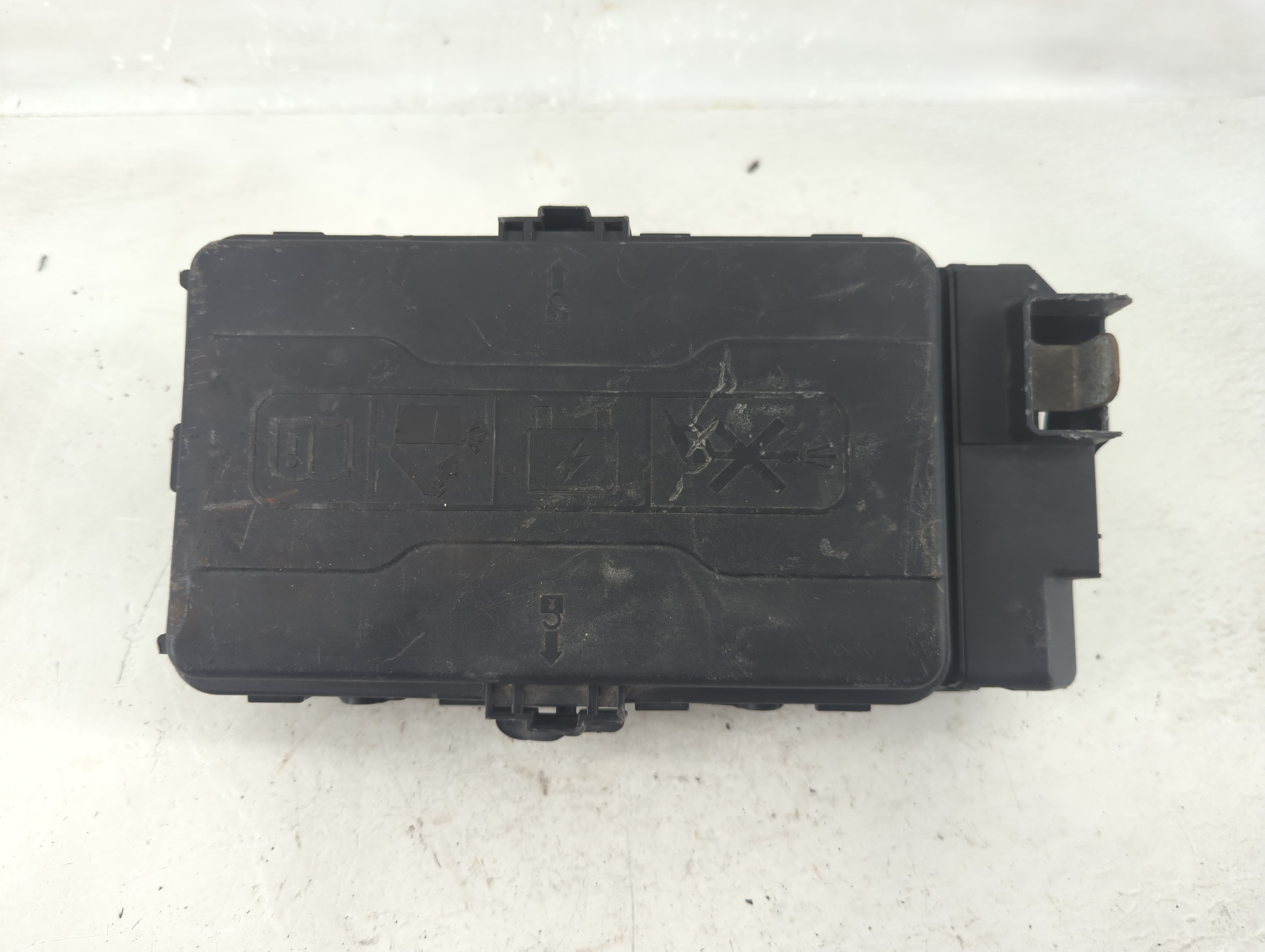 2017-2018 Chevrolet Malibu Fusebox Fuse Box Relay Module 1213476 - Oemusedautoparts1.com