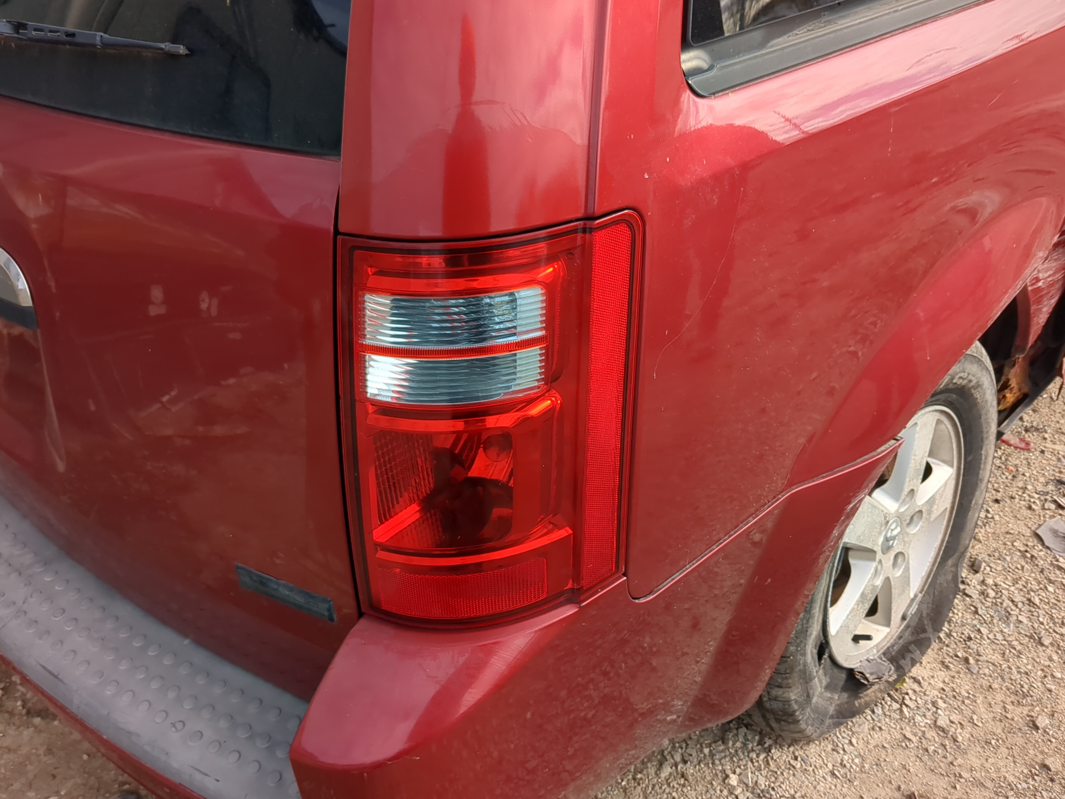 2008 Dodge Grand Caravan Passenger Right Side Tail Light Taillight Oem 1213696 - Oemusedautoparts1.com