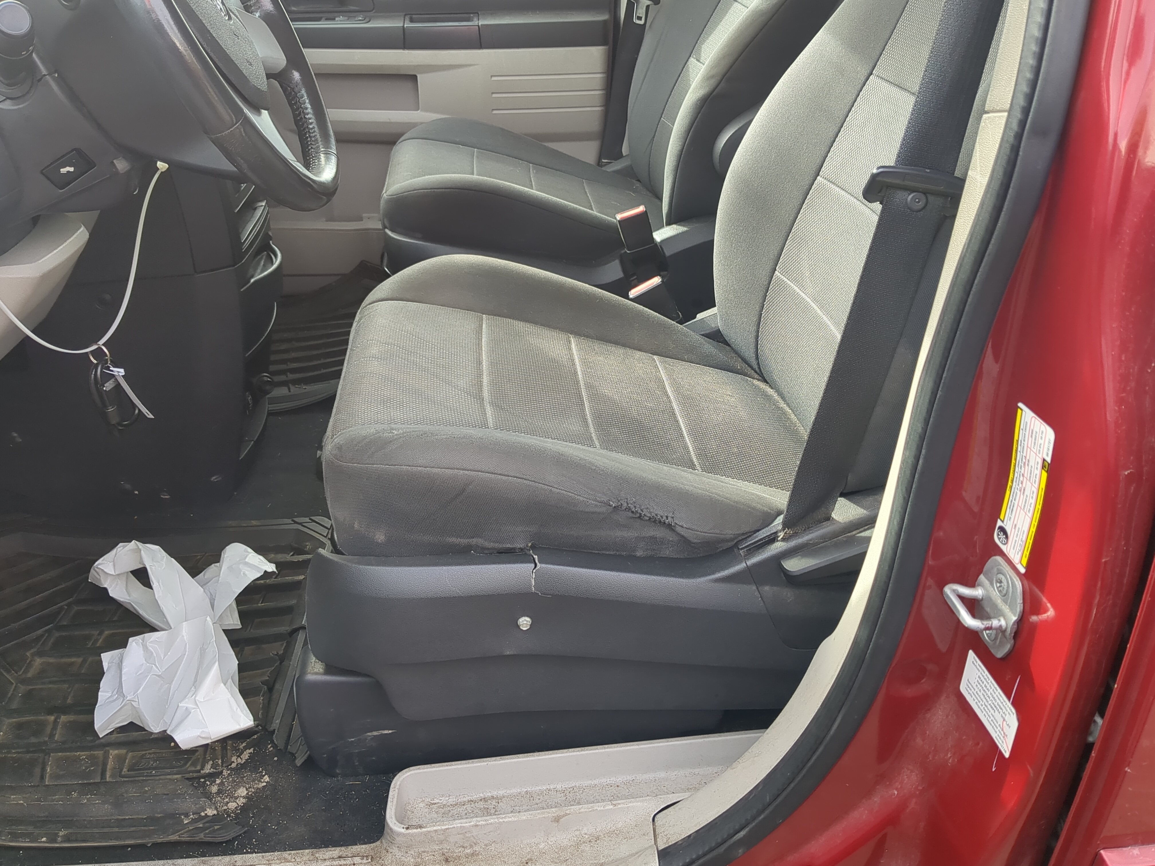 2008-2010 Dodge Grand Caravan Driver Front Seat Oem 1213699 - Oemusedautoparts1.com