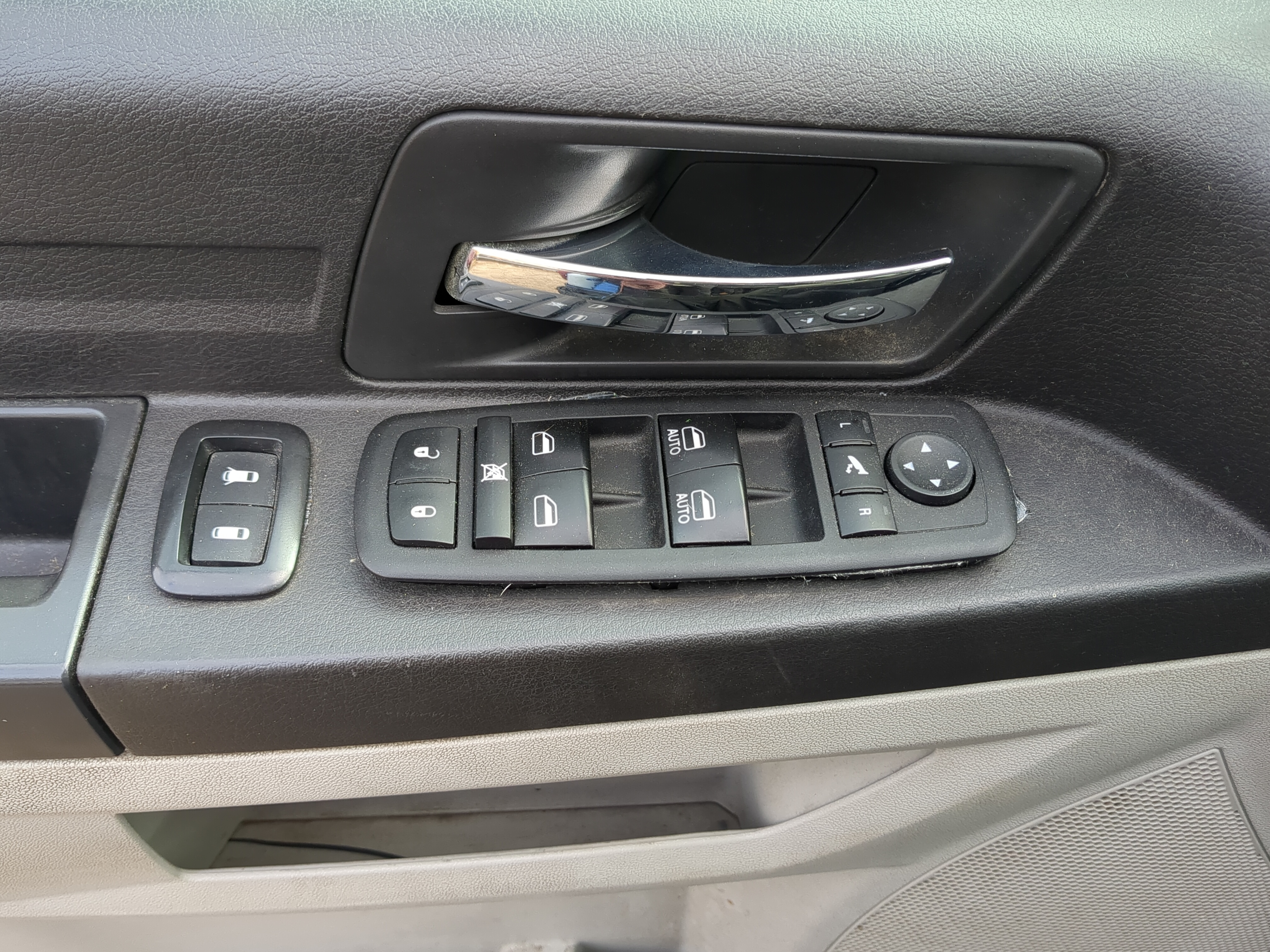 2008 Dodge Grand Caravan Driver Left Door Master Power Window Switch 1213720 - Oemusedautoparts1.com