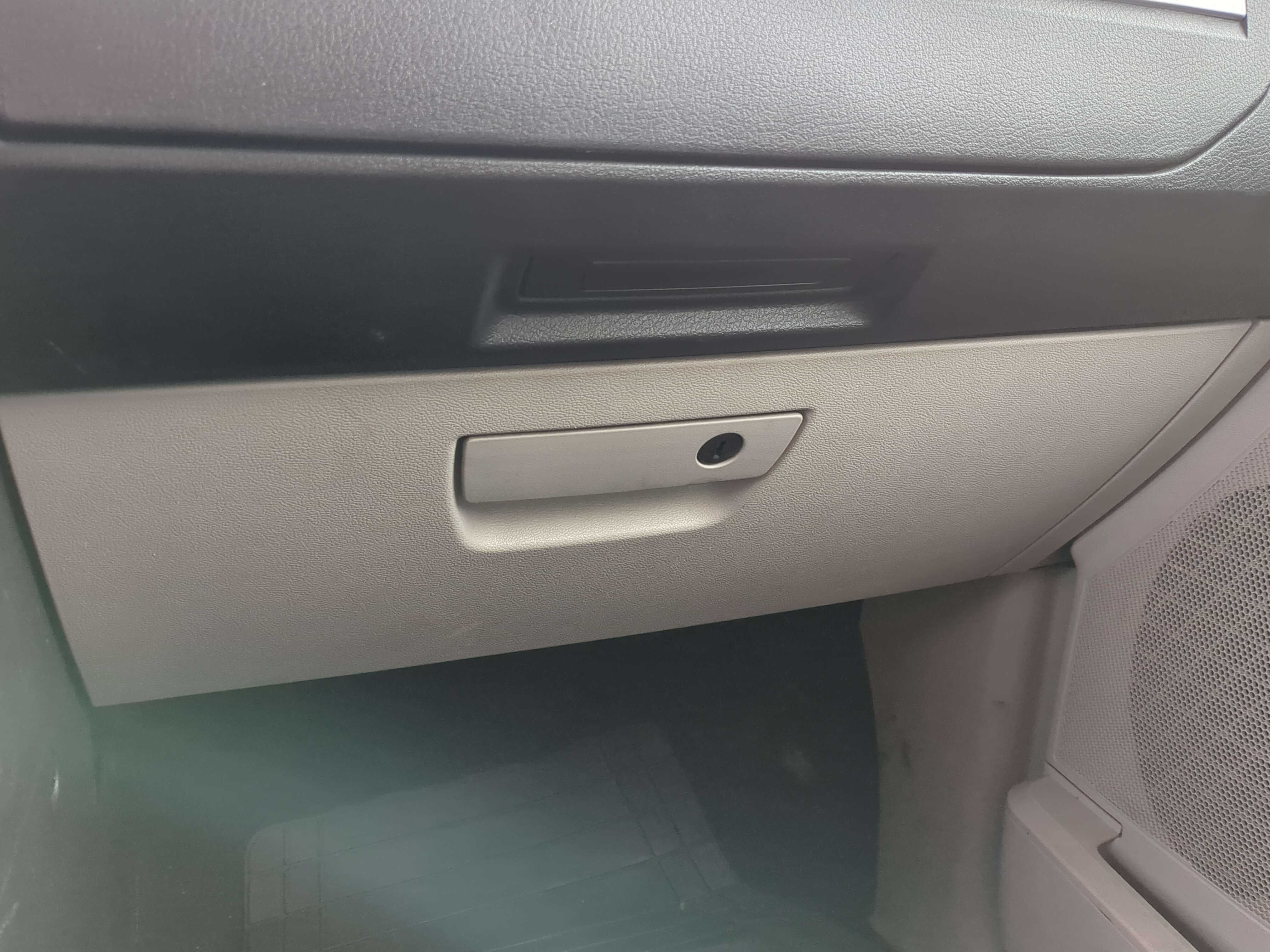 2008 Dodge Grand Caravan Passenger Glove Box Door Storage Compartment 1213789 - Oemusedautoparts1.com