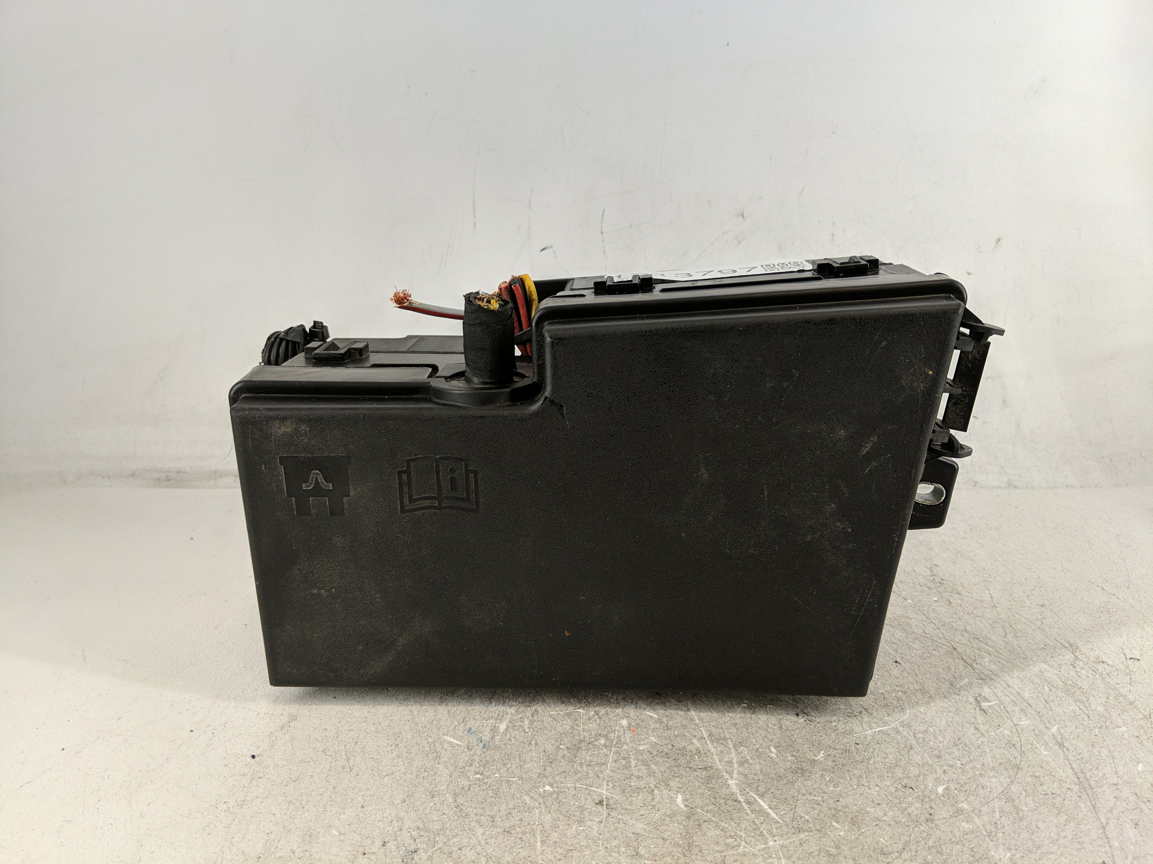 2013-2016 Ford Escape Fusebox Fuse Box Relay Module Av6t-14a067-ad 1213797 - Oemusedautoparts1.com