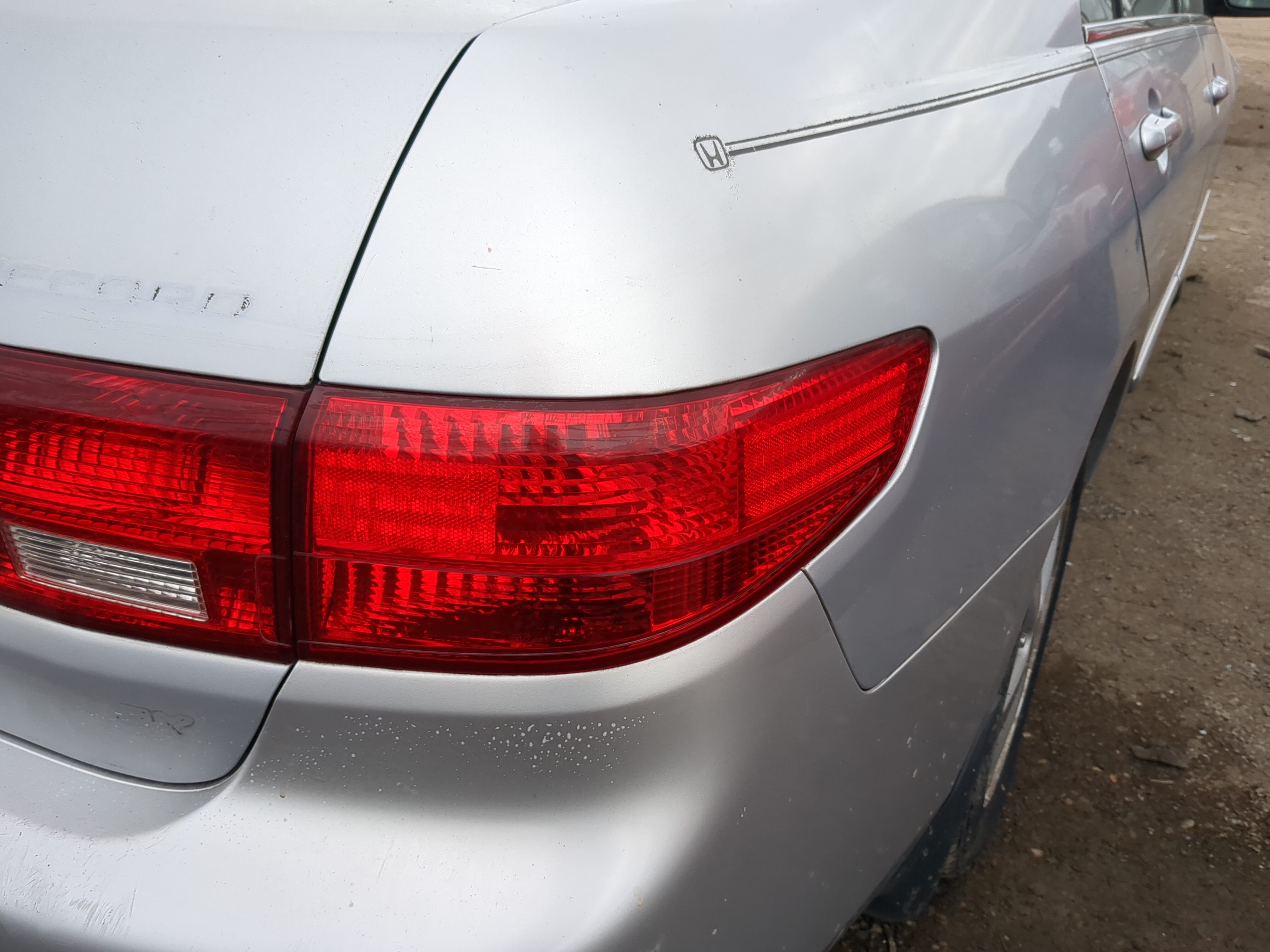 2005-2005 Honda Accord Passenger Right Side Tail Light Taillight Oem 1214025 - Oemusedautoparts1.com