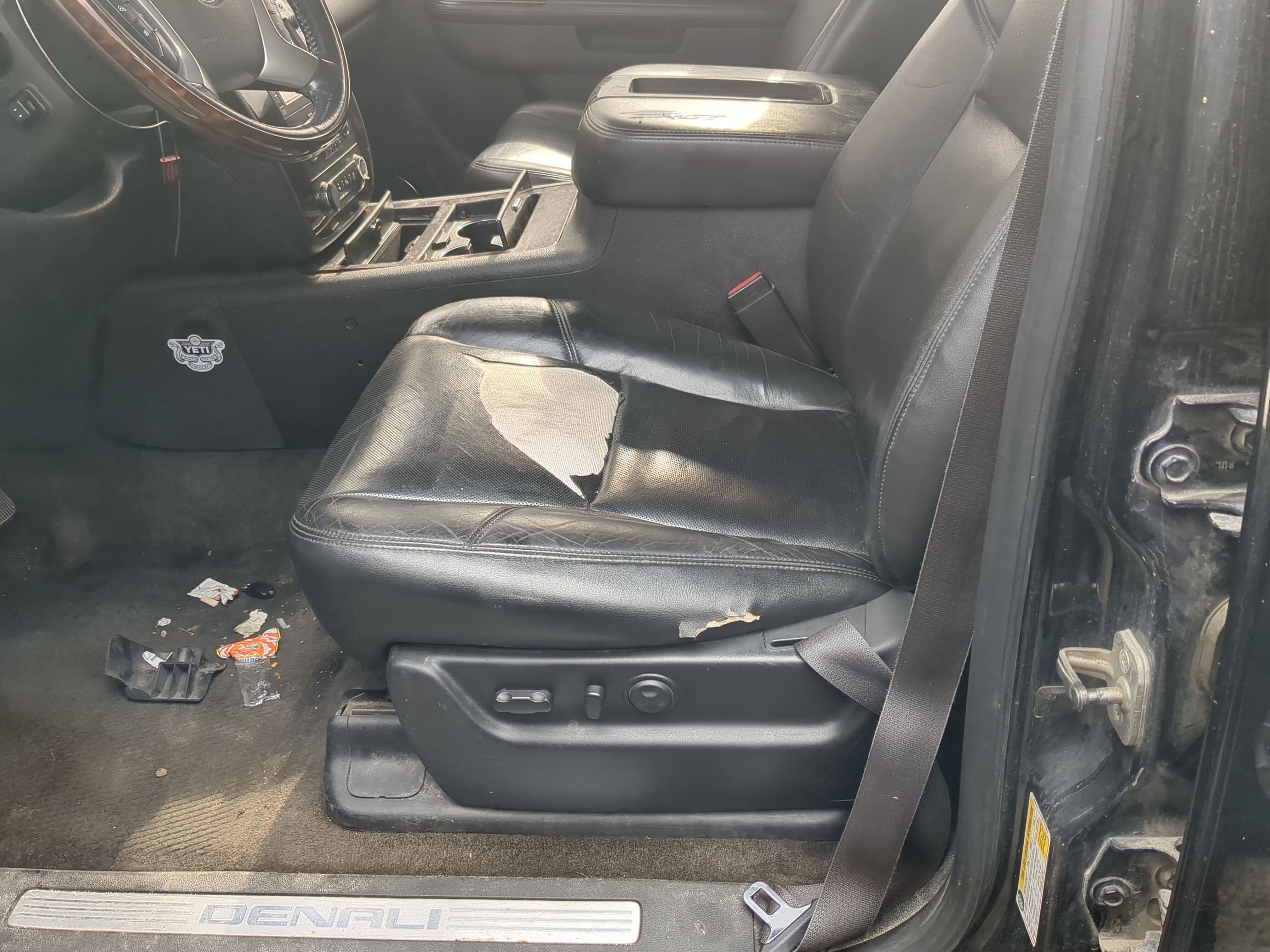 2012-2014 Gmc Yukon Driver Front Seat Oem 1214165 - Oemusedautoparts1.com