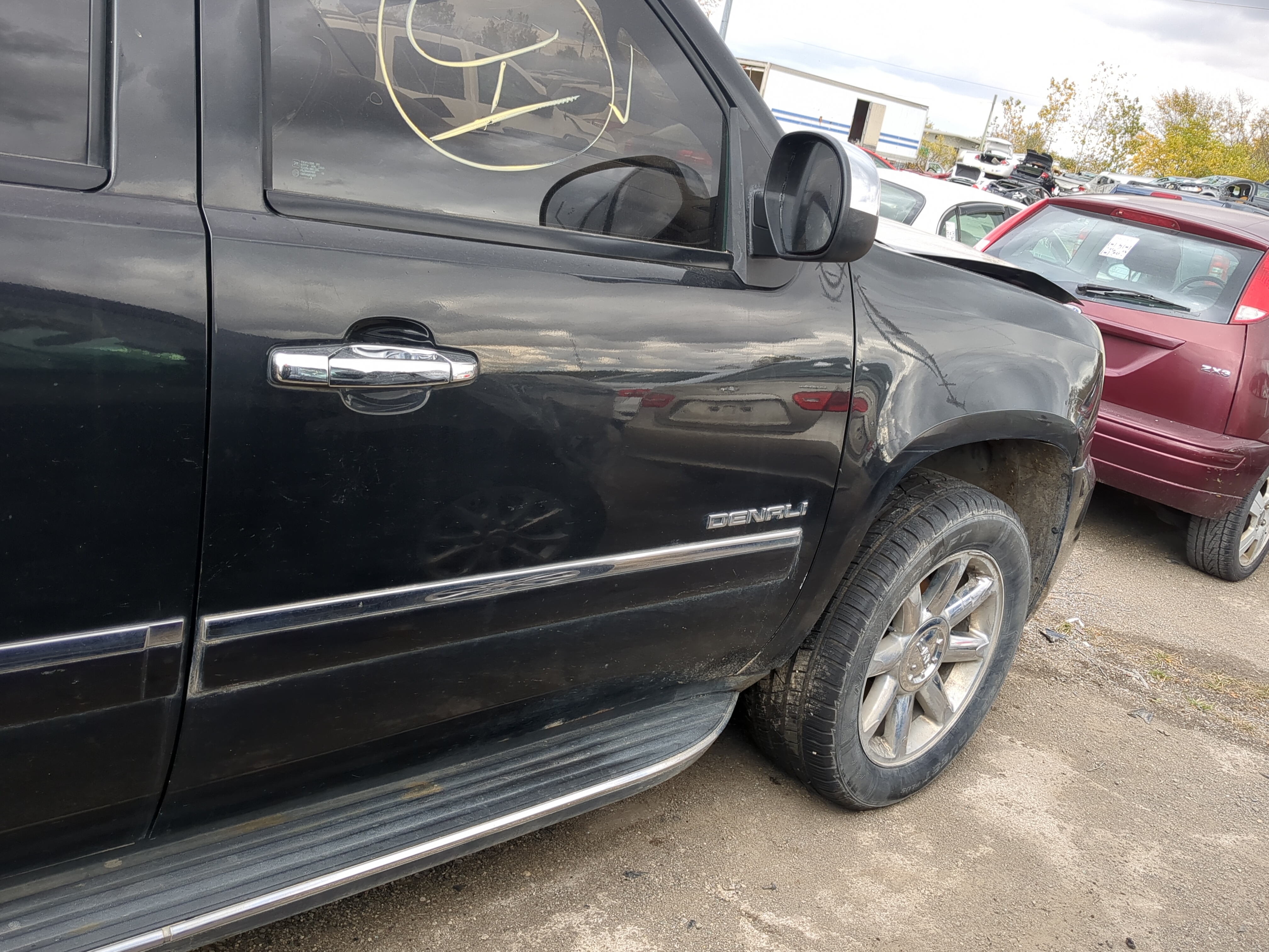 2011-2014 Gmc Yukon Passenger Front Door Oem 1214180 - Oemusedautoparts1.com