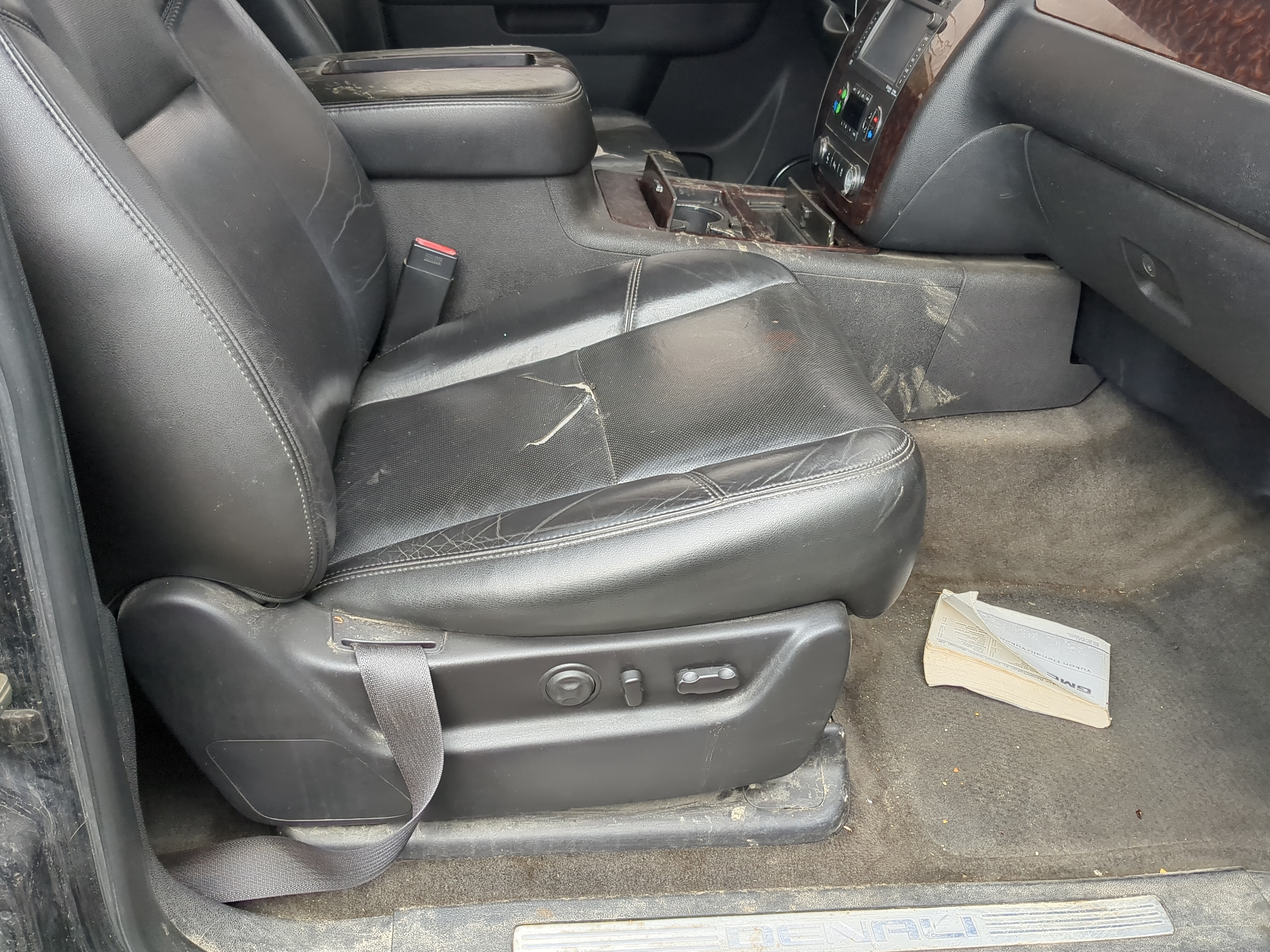 2012-2014 Gmc Yukon Passenger Front Seat Oem 1214200 - Oemusedautoparts1.com