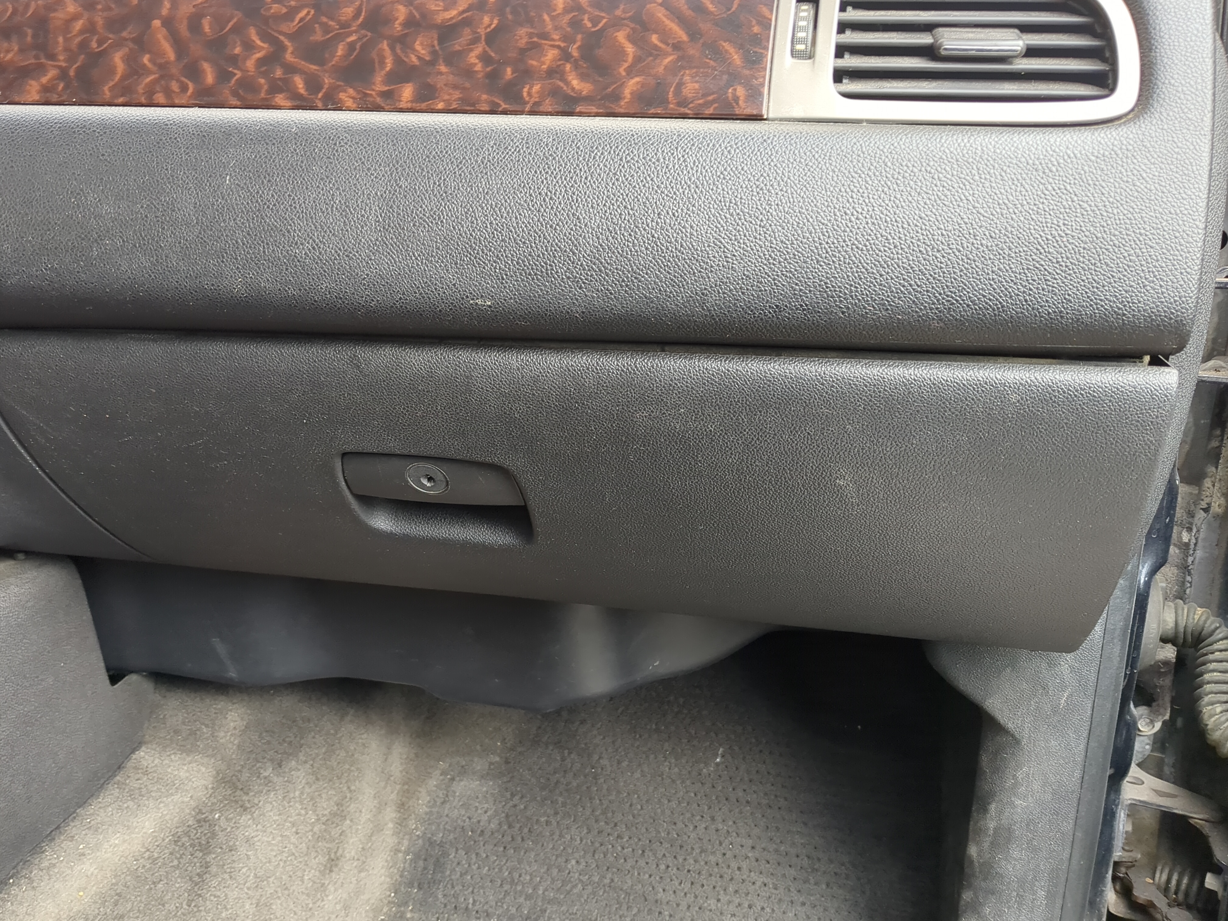 2012 Gmc Yukon Passenger Glove Box Door Storage Compartment 1214277 - Oemusedautoparts1.com