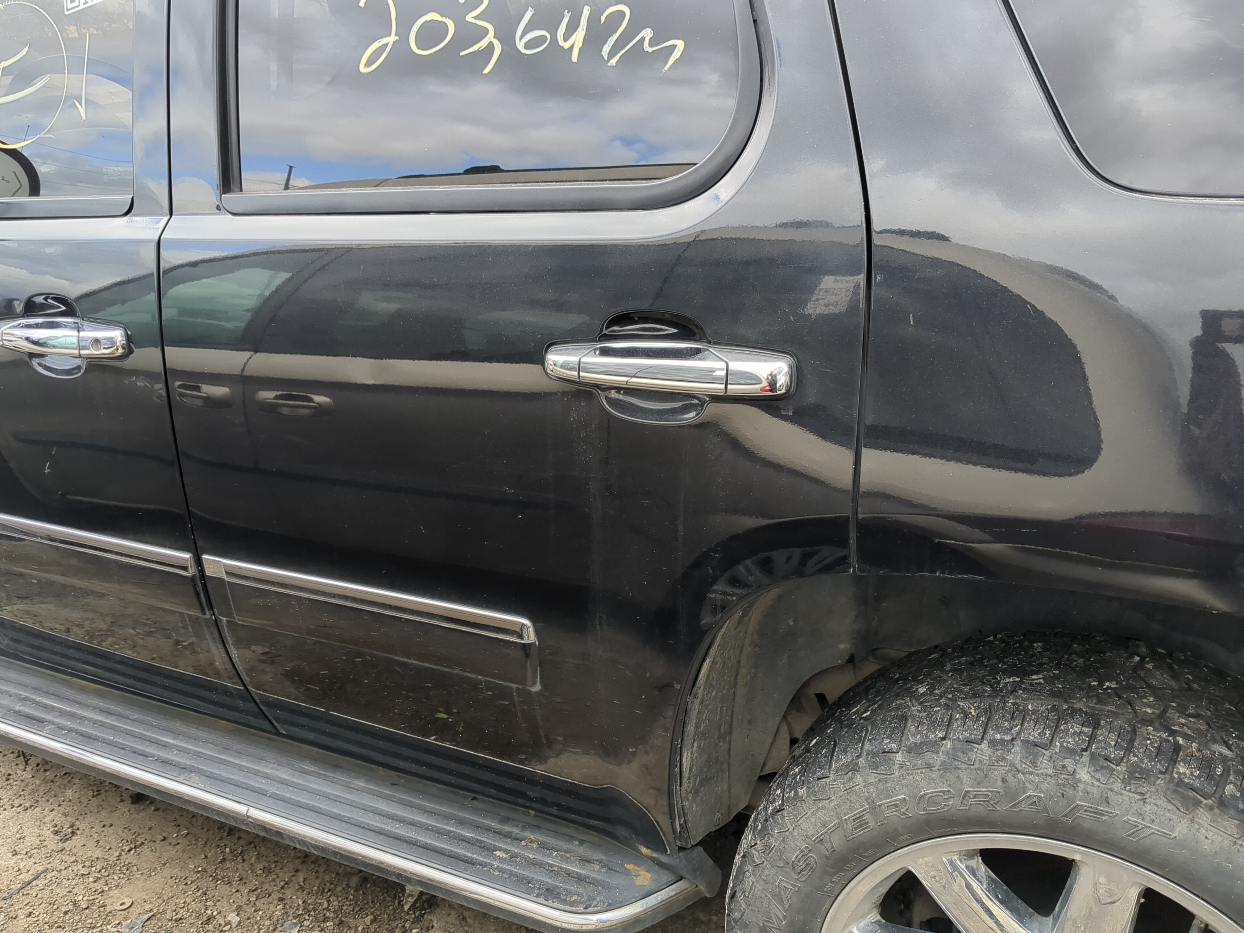 2007-2014 Gmc Yukon Driver Rear Door Oem 1214282 - Oemusedautoparts1.com