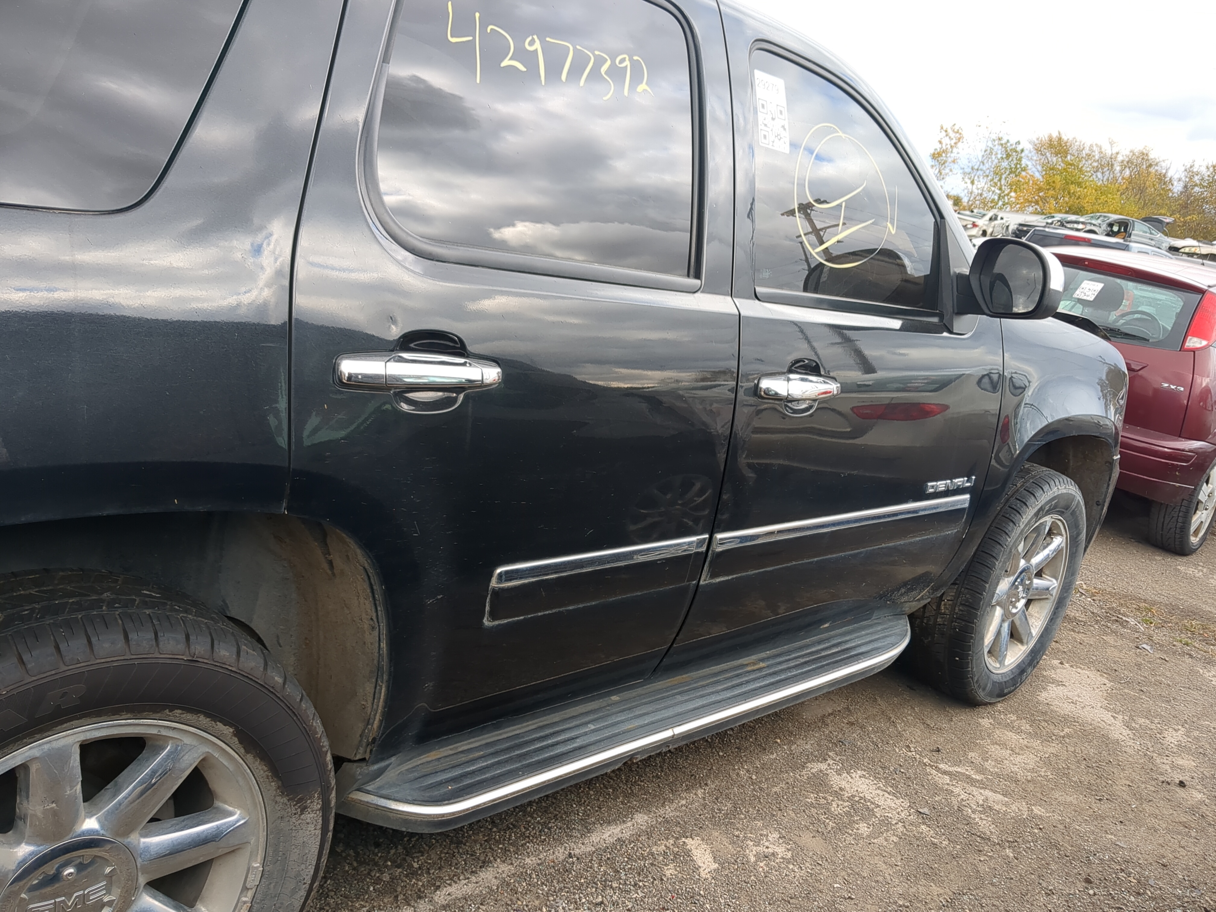 2007-2014 Gmc Yukon Passenger Rear Door Oem 1214284 - Oemusedautoparts1.com