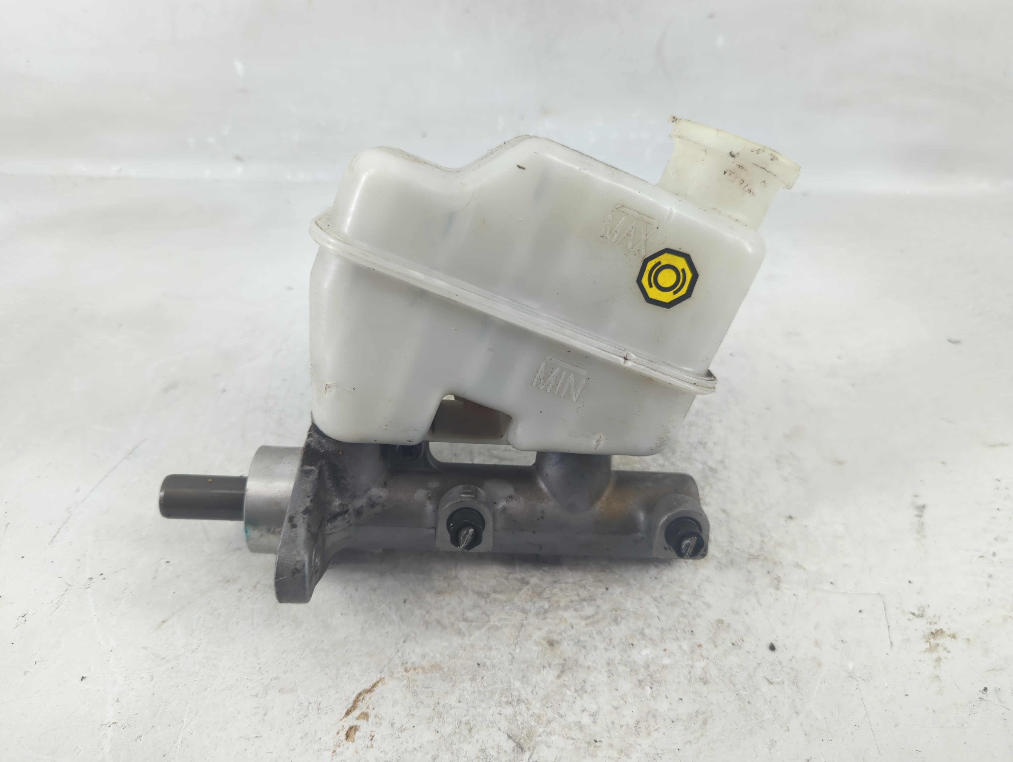 2009-2014 Hyundai Genesis Brake Master Cylinder 1214519 - Oemusedautoparts1.com