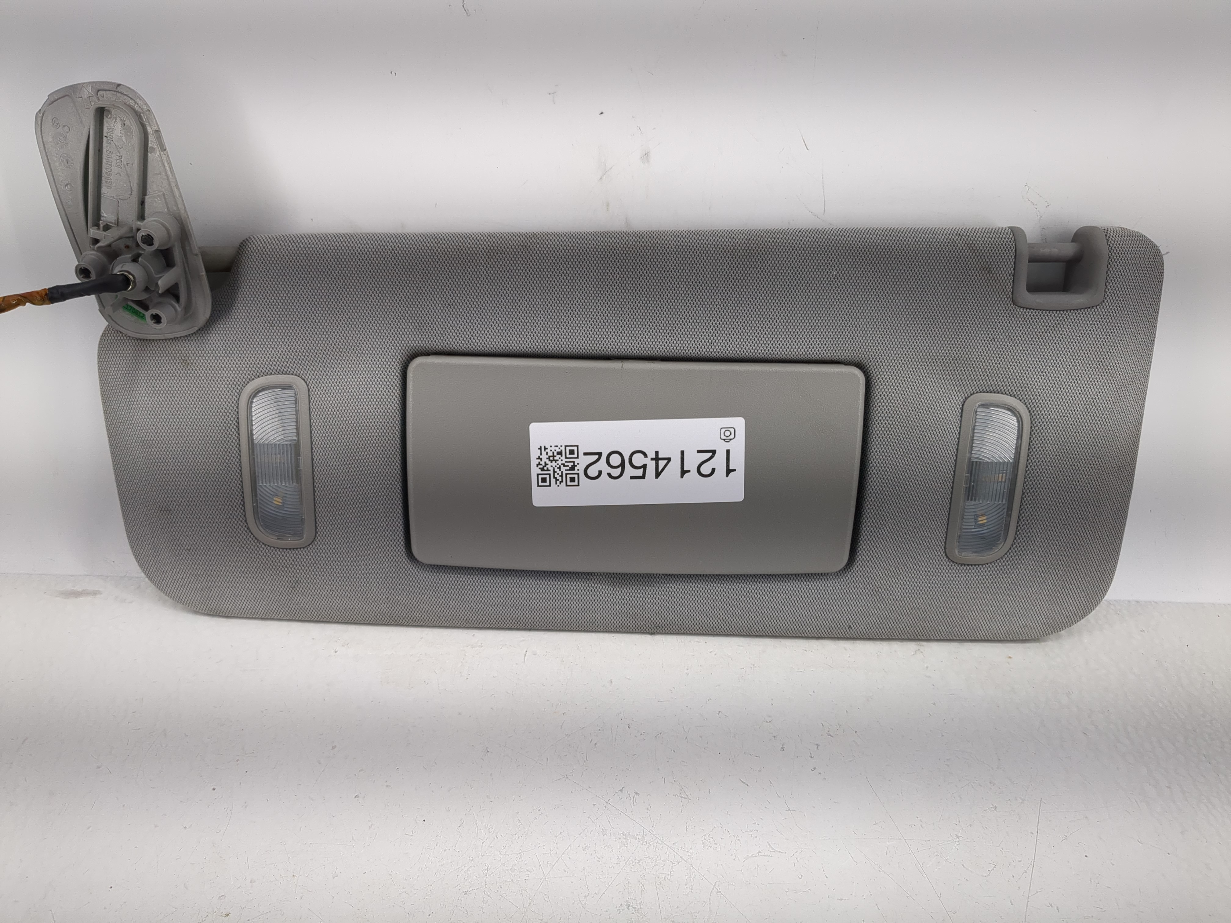 2015-2018 Chevrolet Silverado 3500 Driver Sun Visor Mirror Left Sunvisor 1214562 - Oemusedautoparts1.com