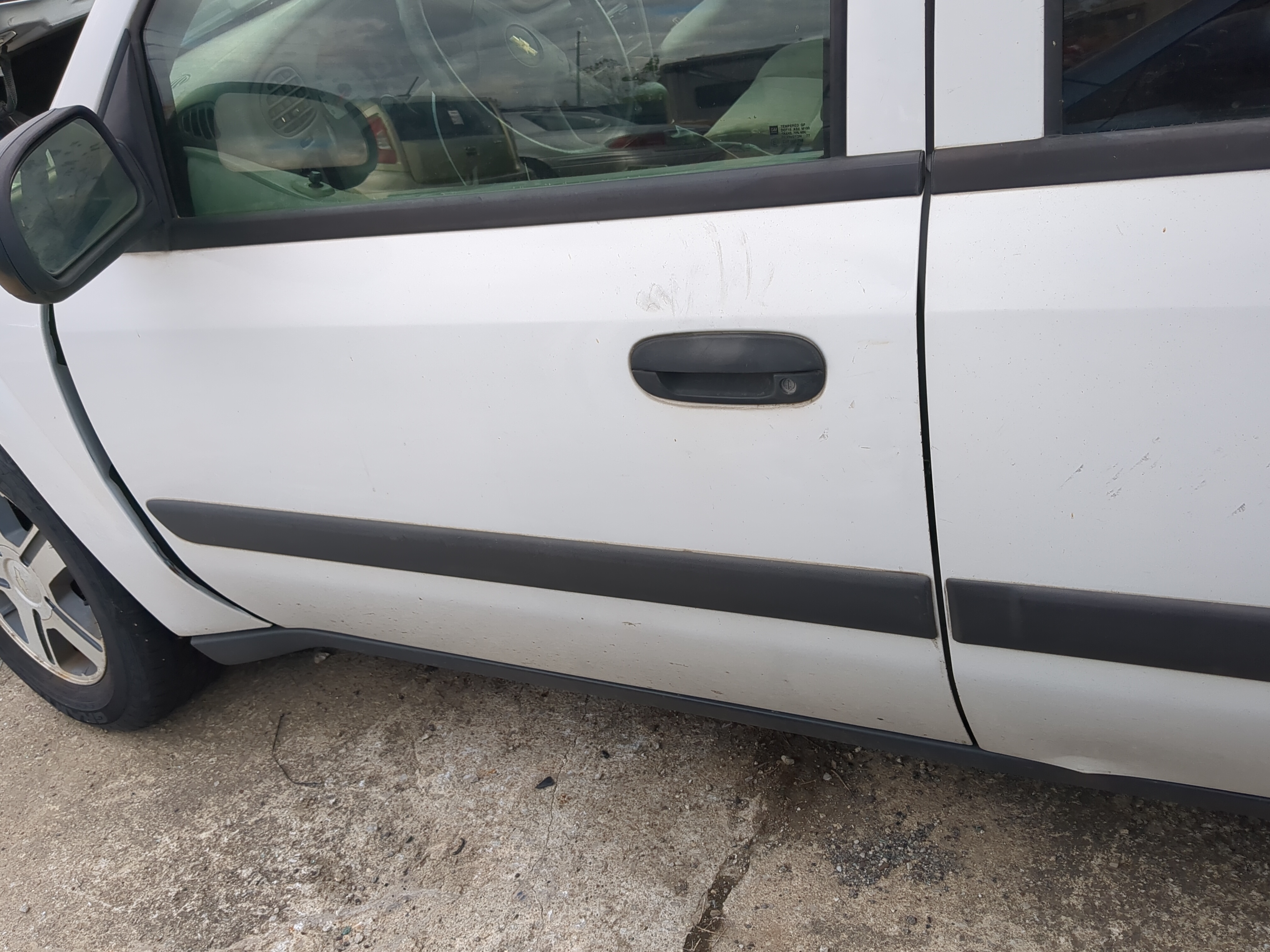 2004-2009 Chevrolet Trailblazer Driver Front Door Oem 1214637 - Oemusedautoparts1.com