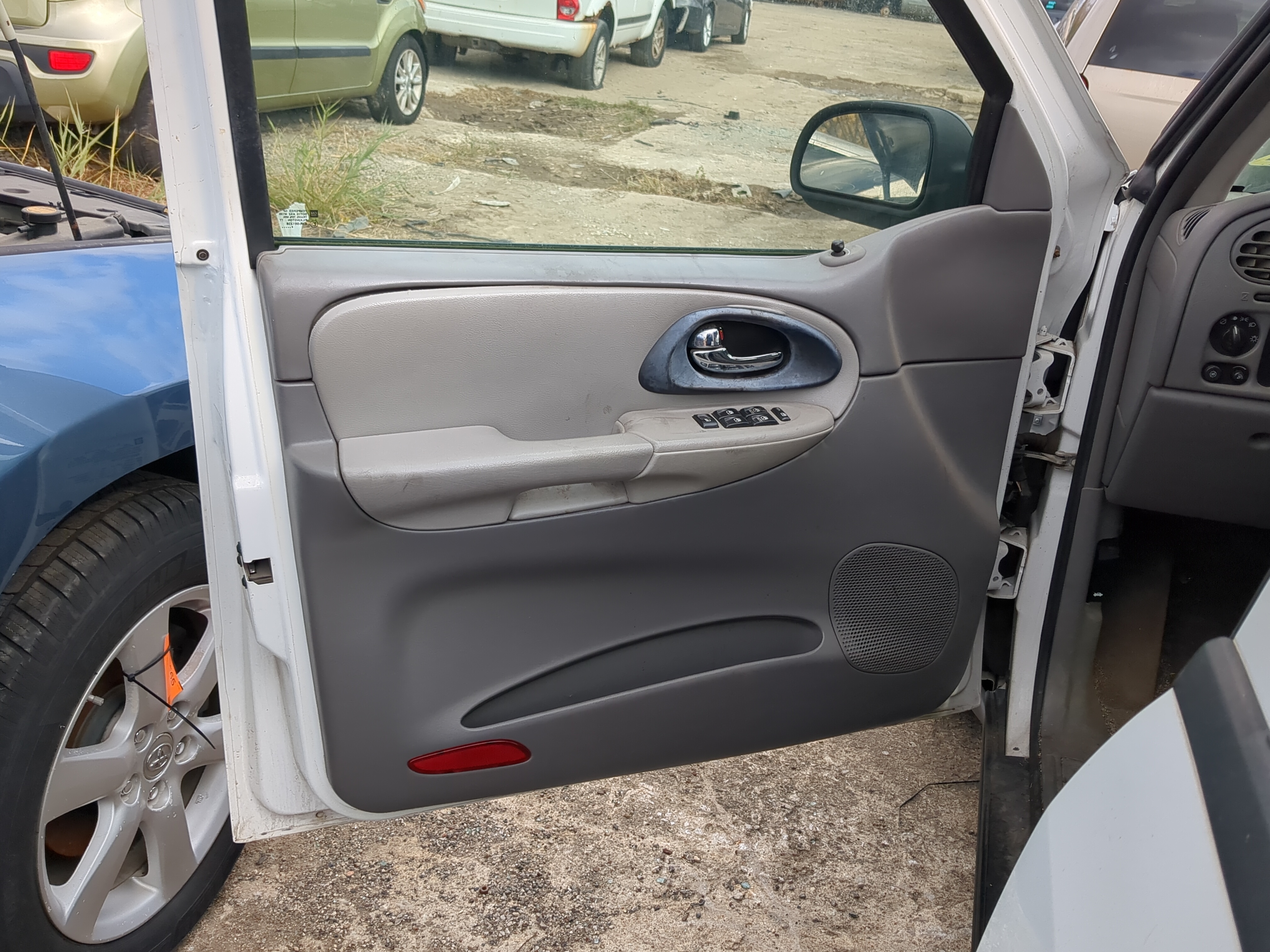 Picture of 2005 Chevrolet Trailblazer Front Left Driver Interior Door Panel Trim 1214702