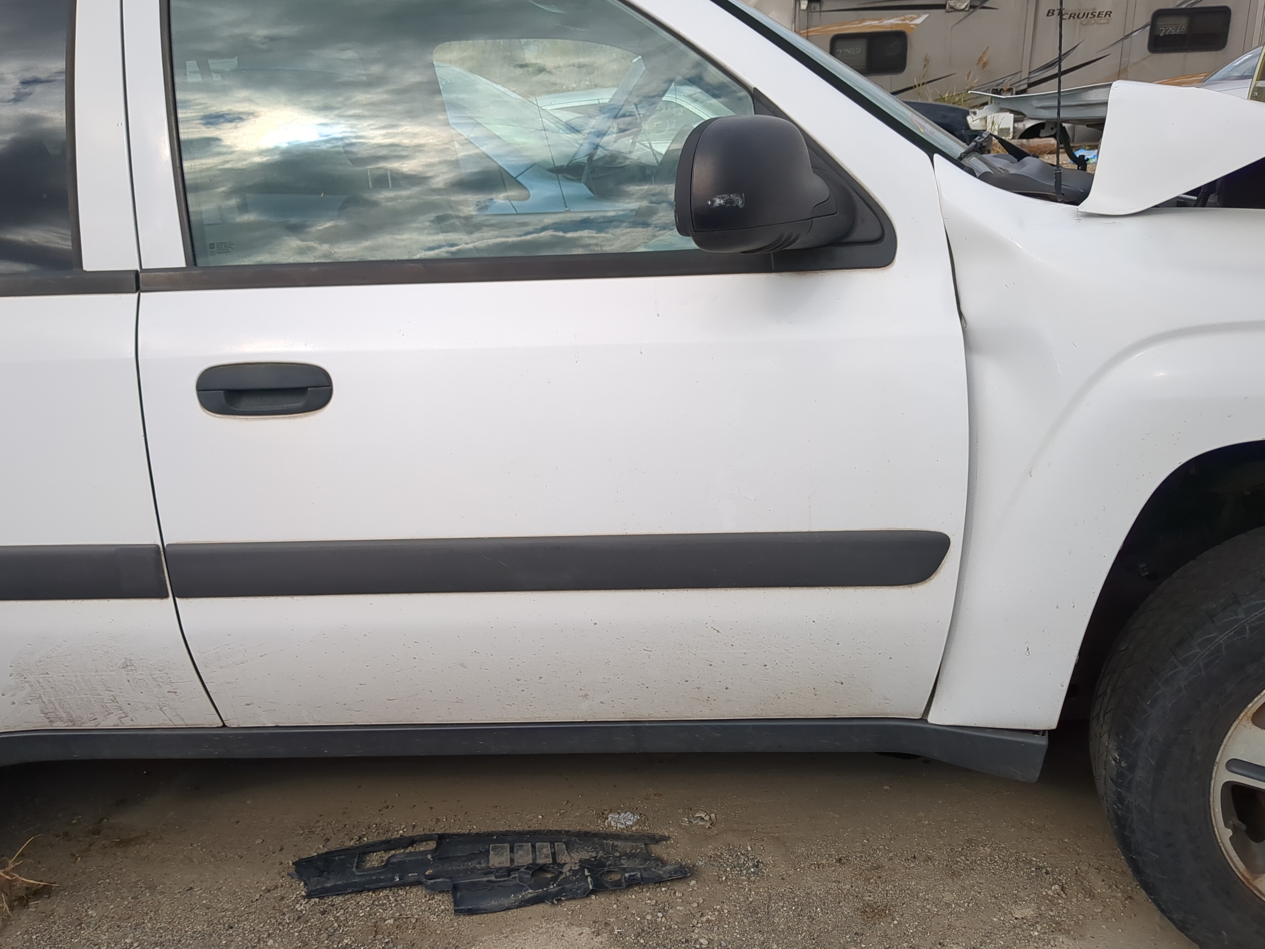 2004-2009 Chevrolet Trailblazer Passenger Front Door Oem 1214730 - Oemusedautoparts1.com