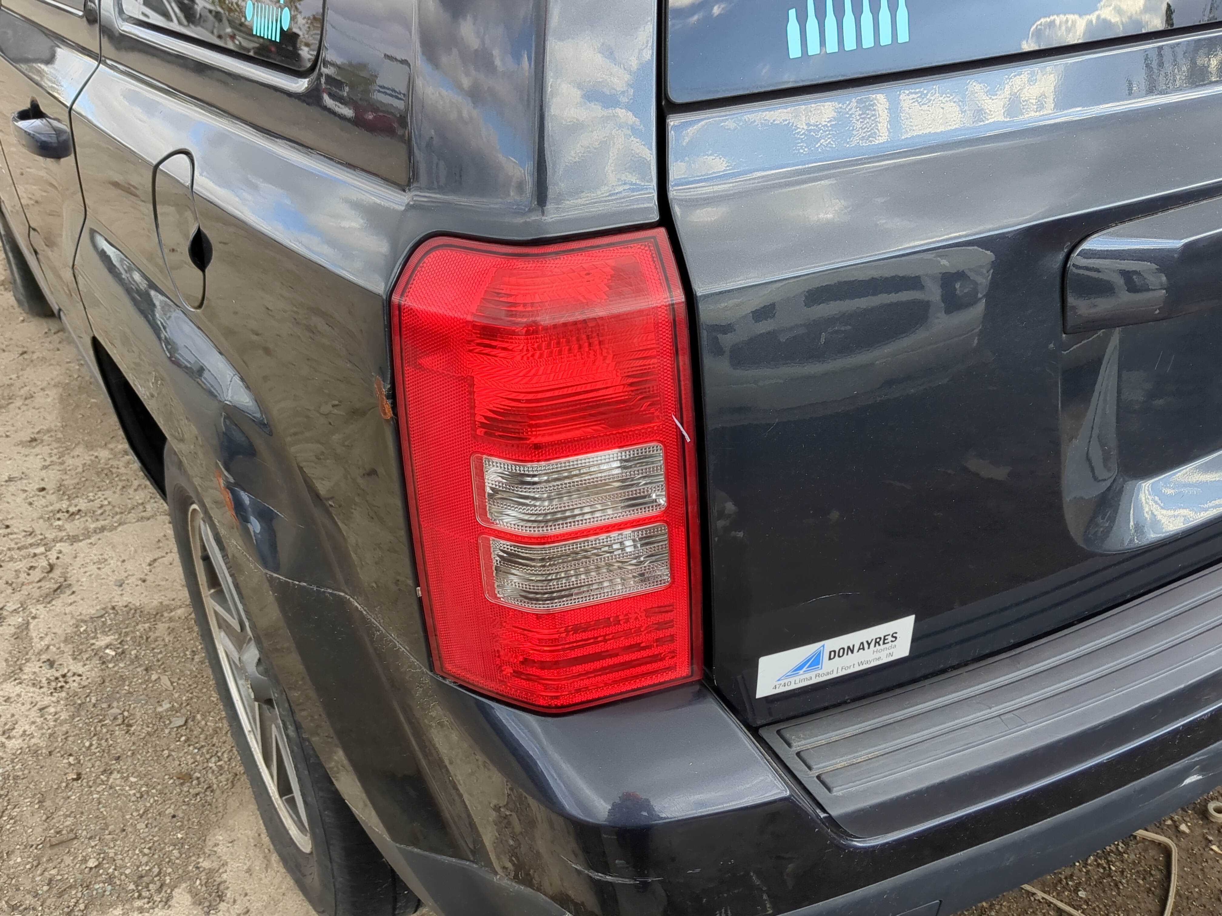 2008-2017 Jeep Patriot Driver Left Side Tail Light Taillight Oem 1215093 - Oemusedautoparts1.com