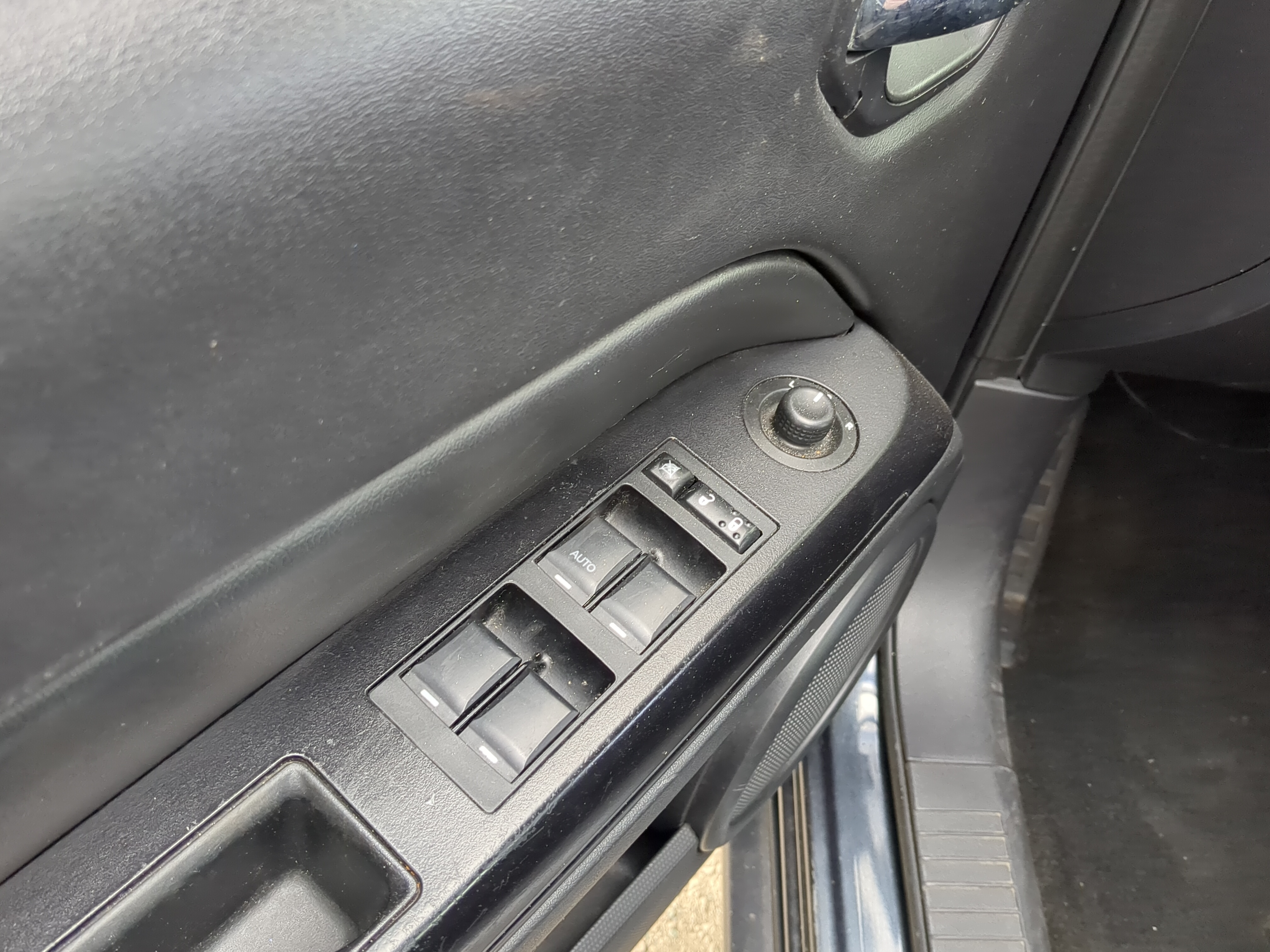 2011-2017 Jeep Patriot Driver Left Door Master Power Window Switch 1215118 - Oemusedautoparts1.com