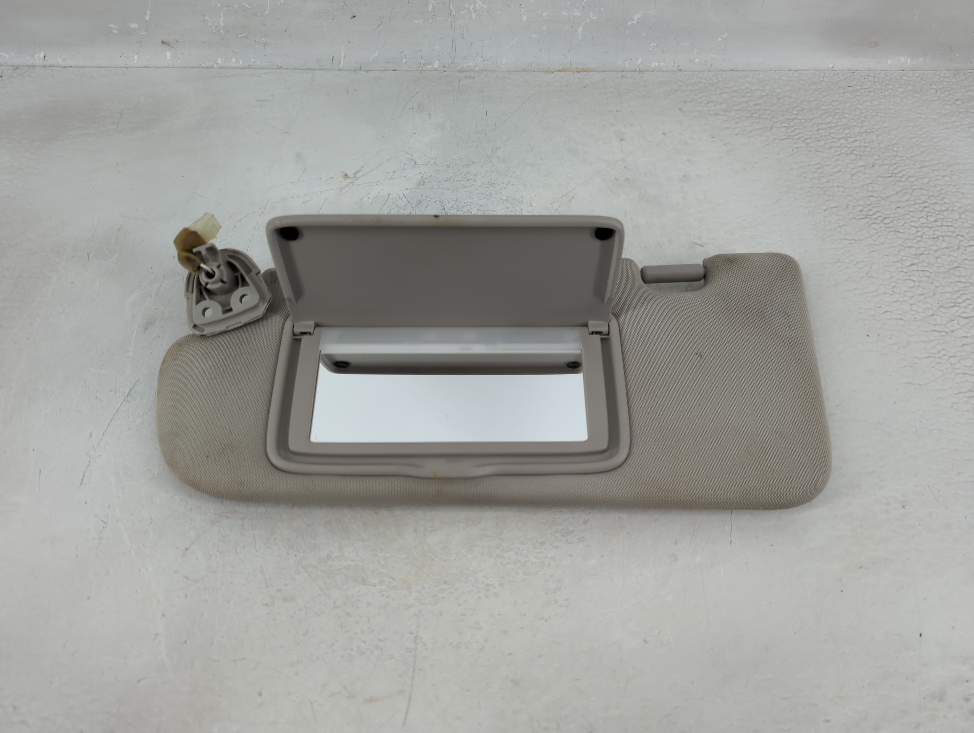 2014-2020 Infiniti Q50 Driver Sun Visor Mirror Left Sunvisor Grey 1215210 - Oemusedautoparts1.com