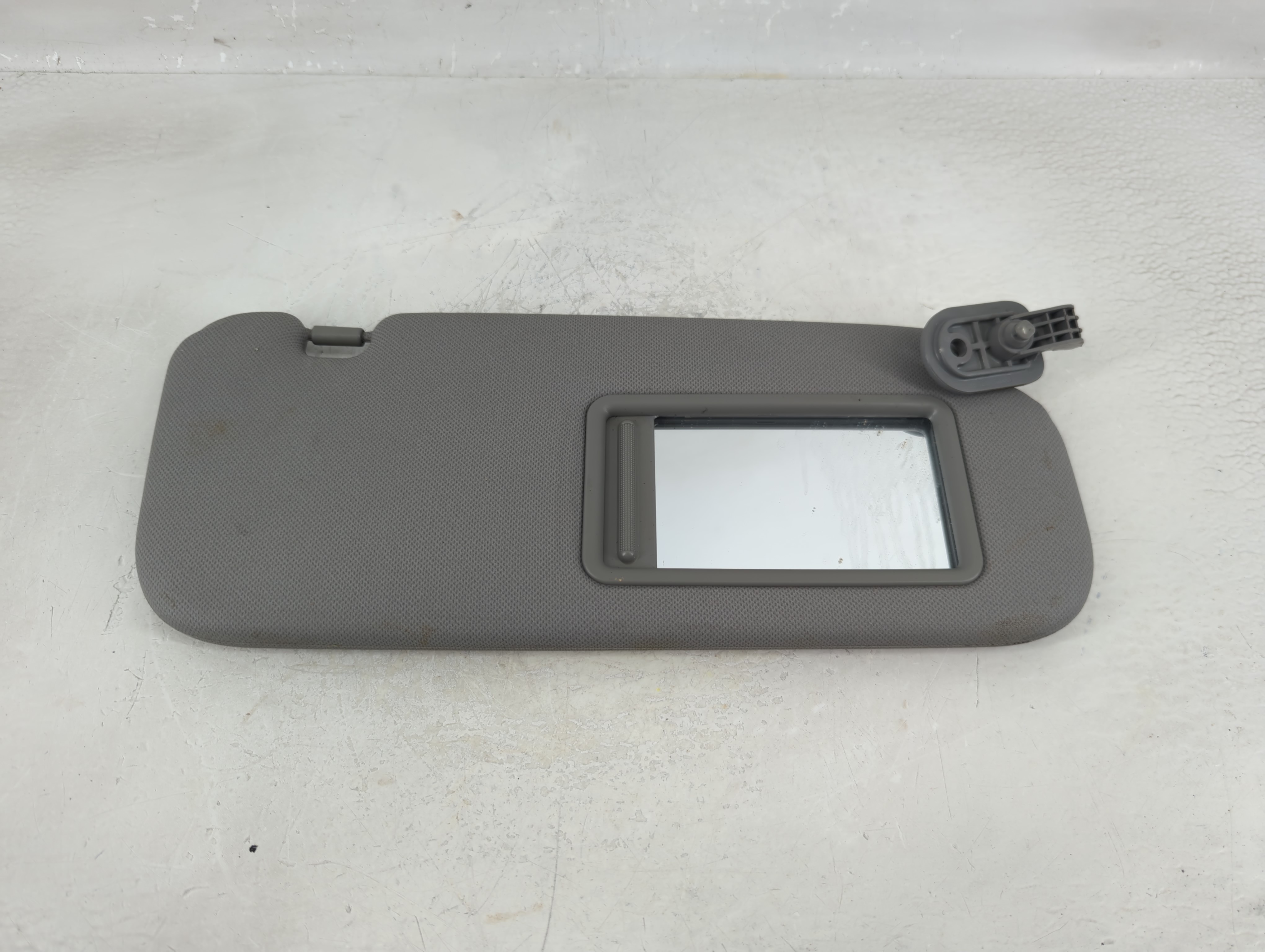 2014-2017 Hyundai Accent Passenger Sun Visor Mirror Right Sunvisor 1215213 - Oemusedautoparts1.com