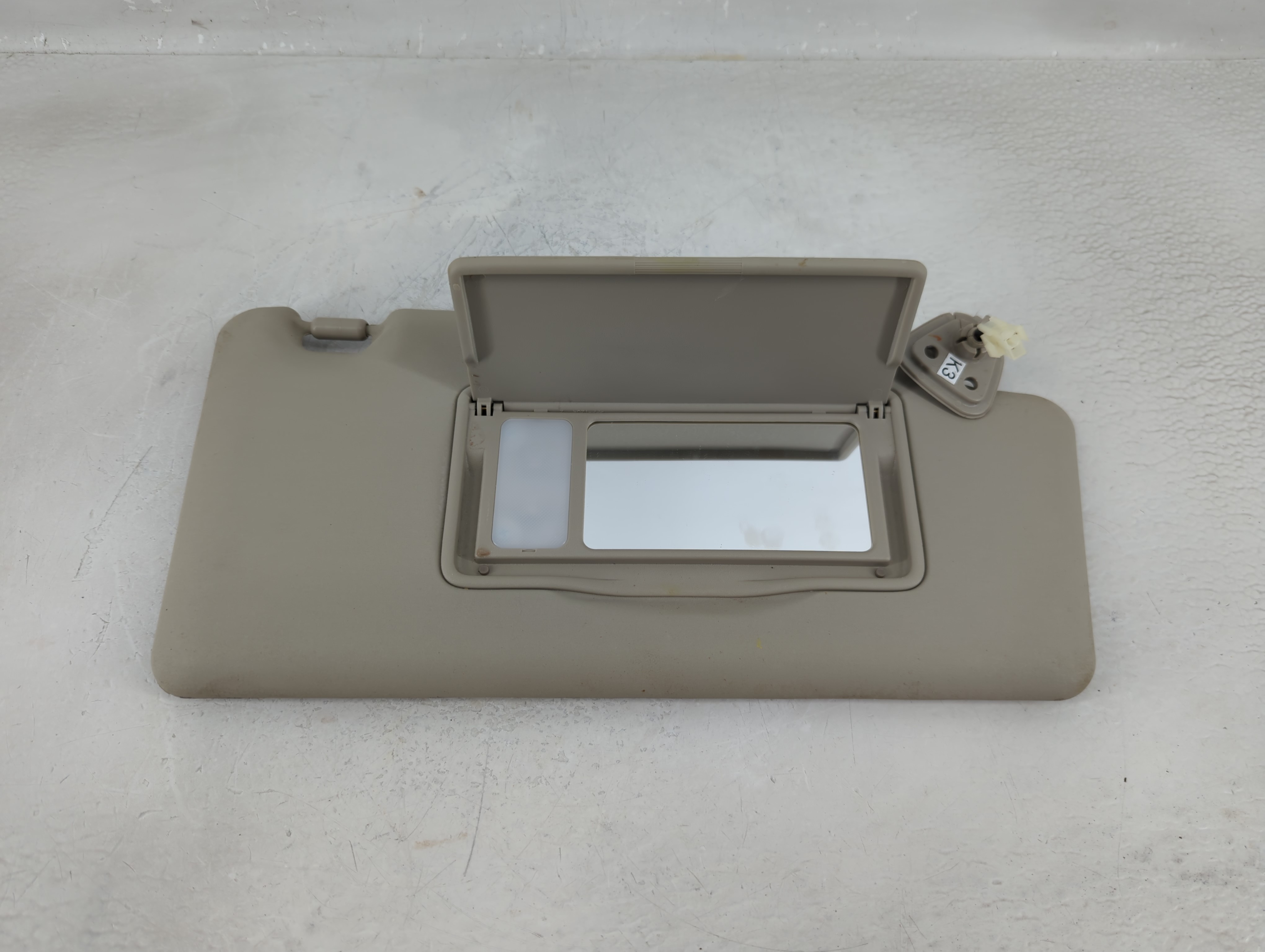 2011-2015 Nissan Rogue Passenger Sun Visor Mirror Right Sunvisor Grey 1215222 - Oemusedautoparts1.com