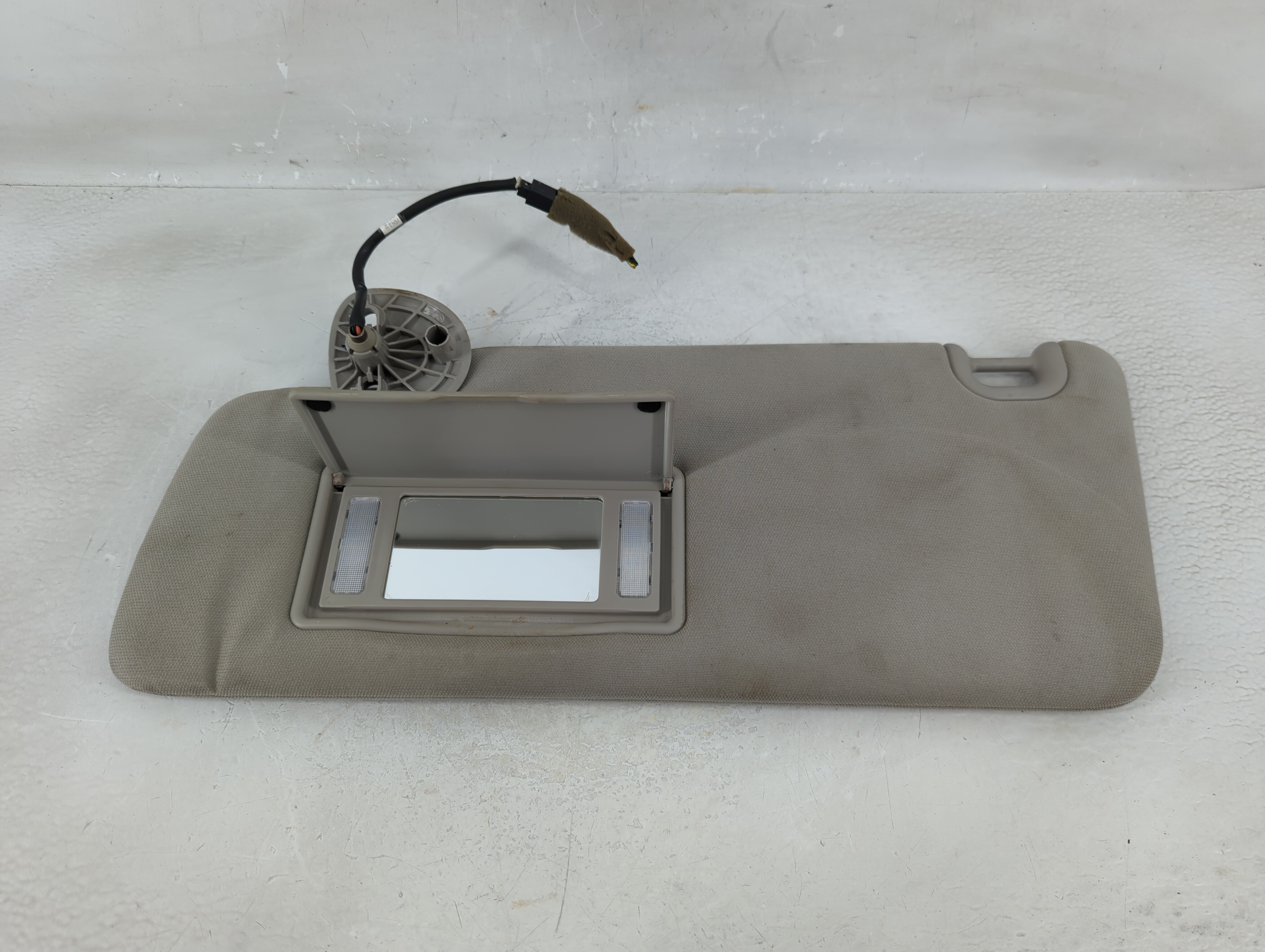Dodge Ram 1500 Driver Sun Visor Mirror Left Sunvisor Grey 1215223 - Oemusedautoparts1.com