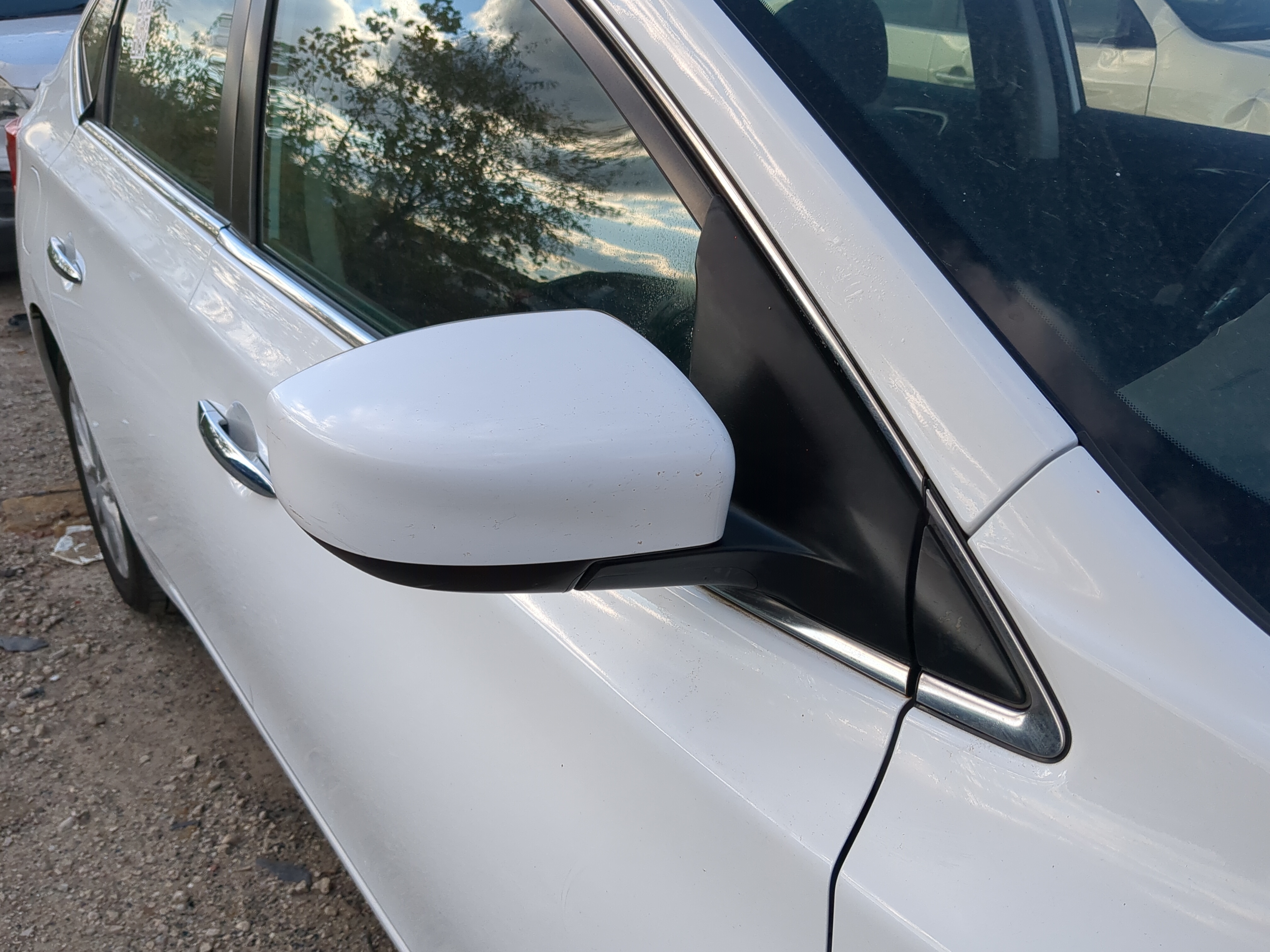 2016-2019 Nissan Sentra Passenger Right Side View Power Door Mirror 1215345 - Oemusedautoparts1.com