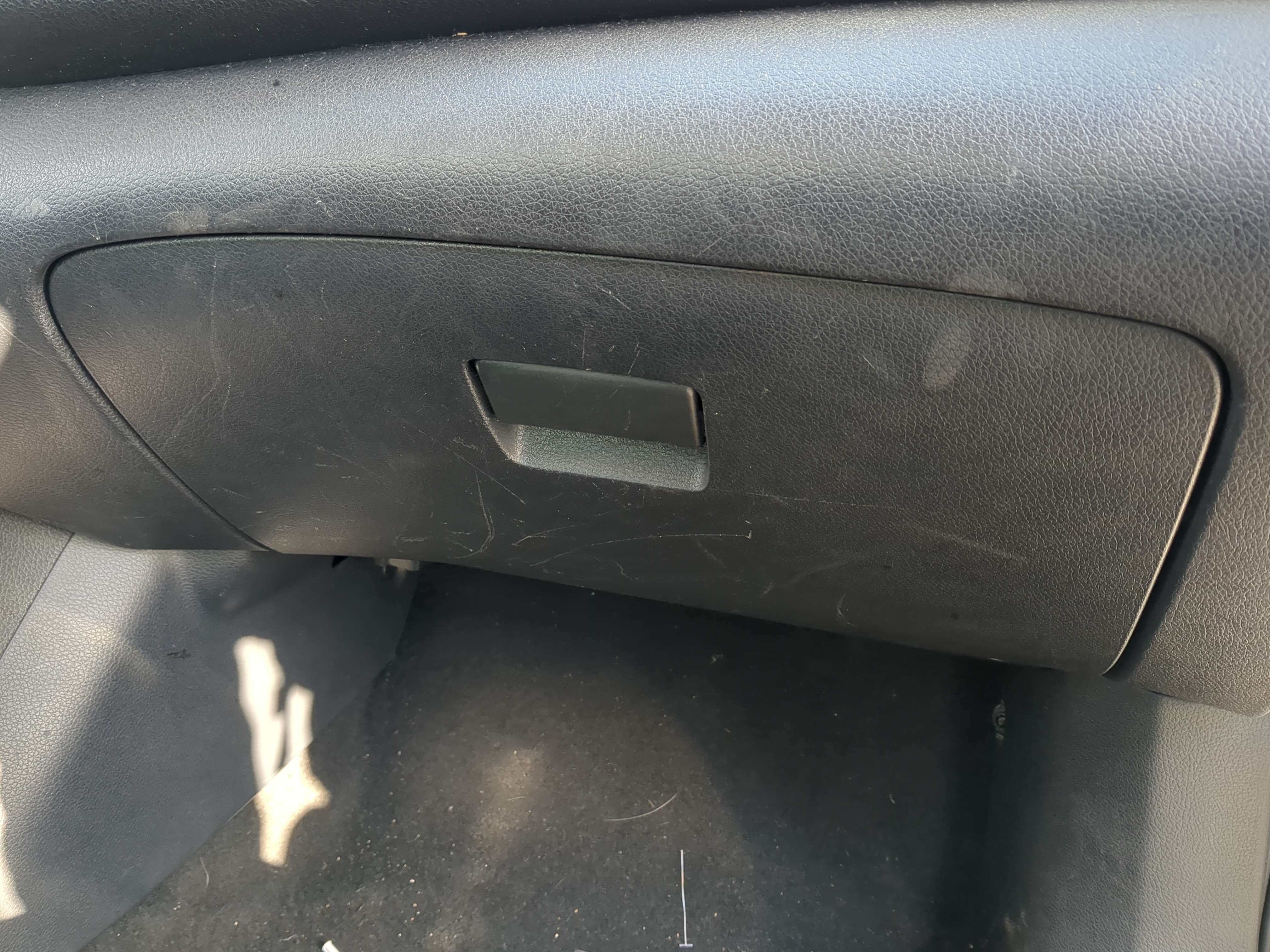 2019 Nissan Sentra Passenger Glove Box Door Storage Compartment 1215366 - Oemusedautoparts1.com