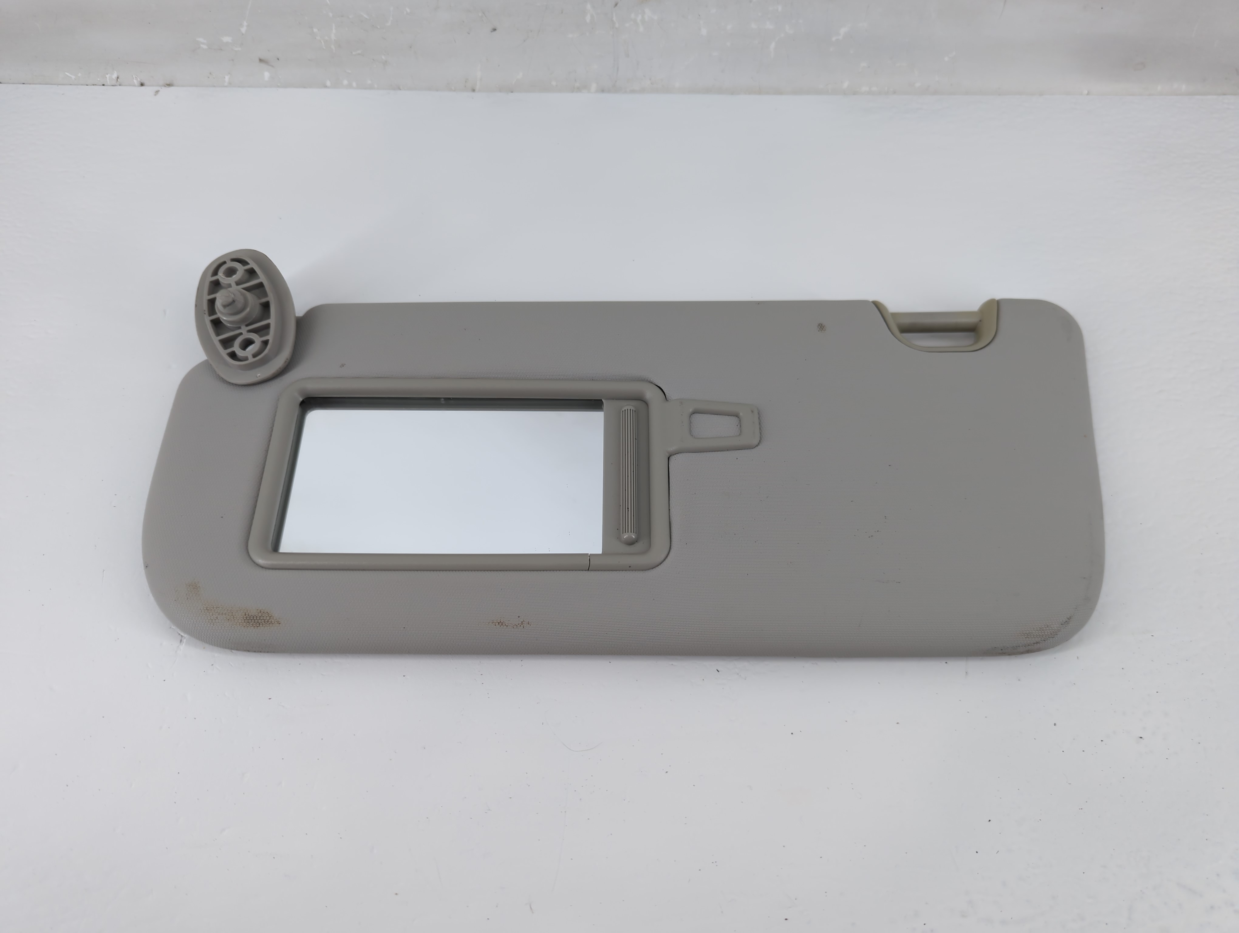 2014-2019 Kia Soul Driver Sun Visor Mirror Left Sunvisor Light Gray 1215436 - Oemusedautoparts1.com