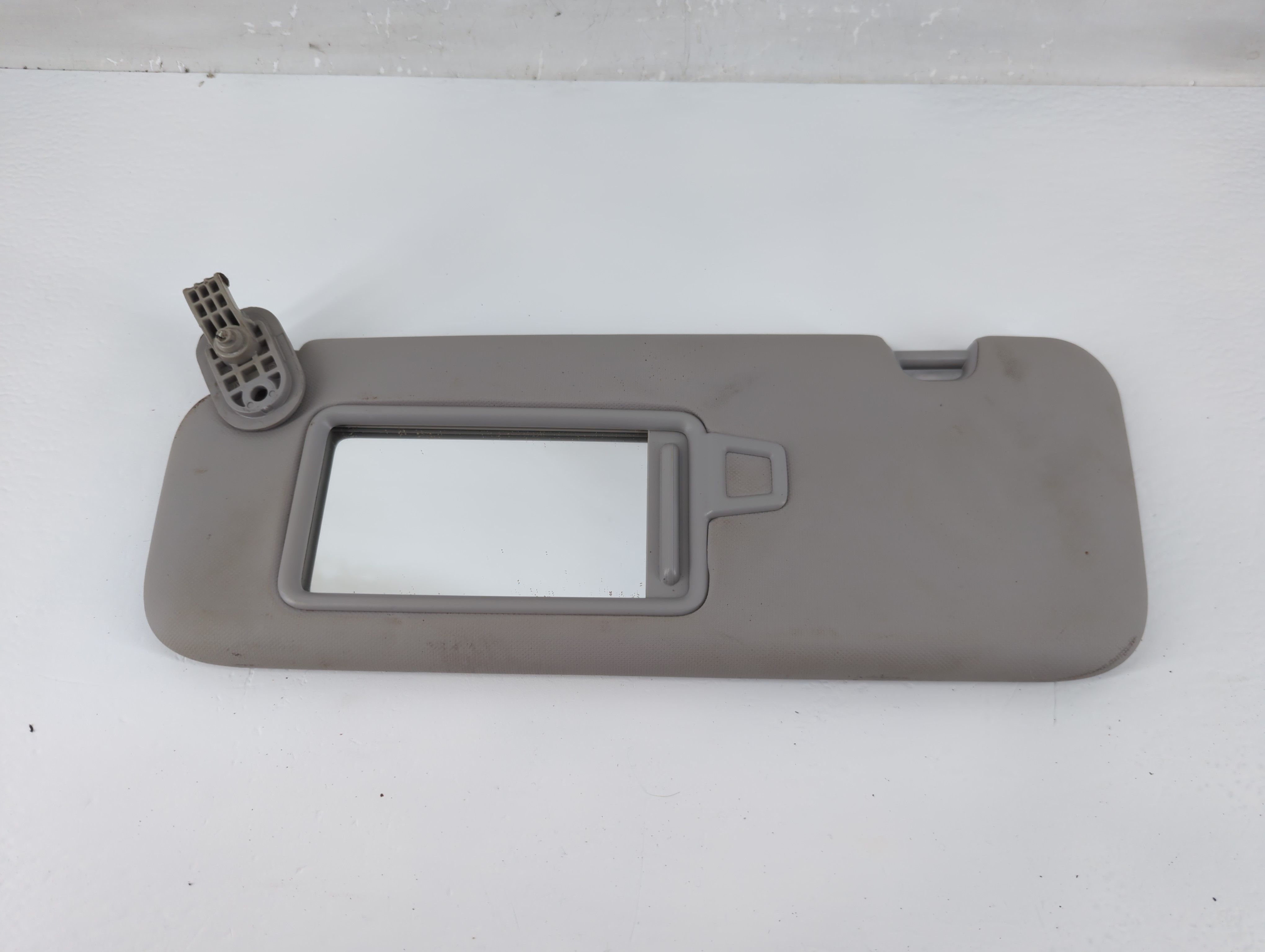 2017-2020 Hyundai Elantra Driver Sun Visor Mirror Left Sunvisor Gray 1215443 - Oemusedautoparts1.com