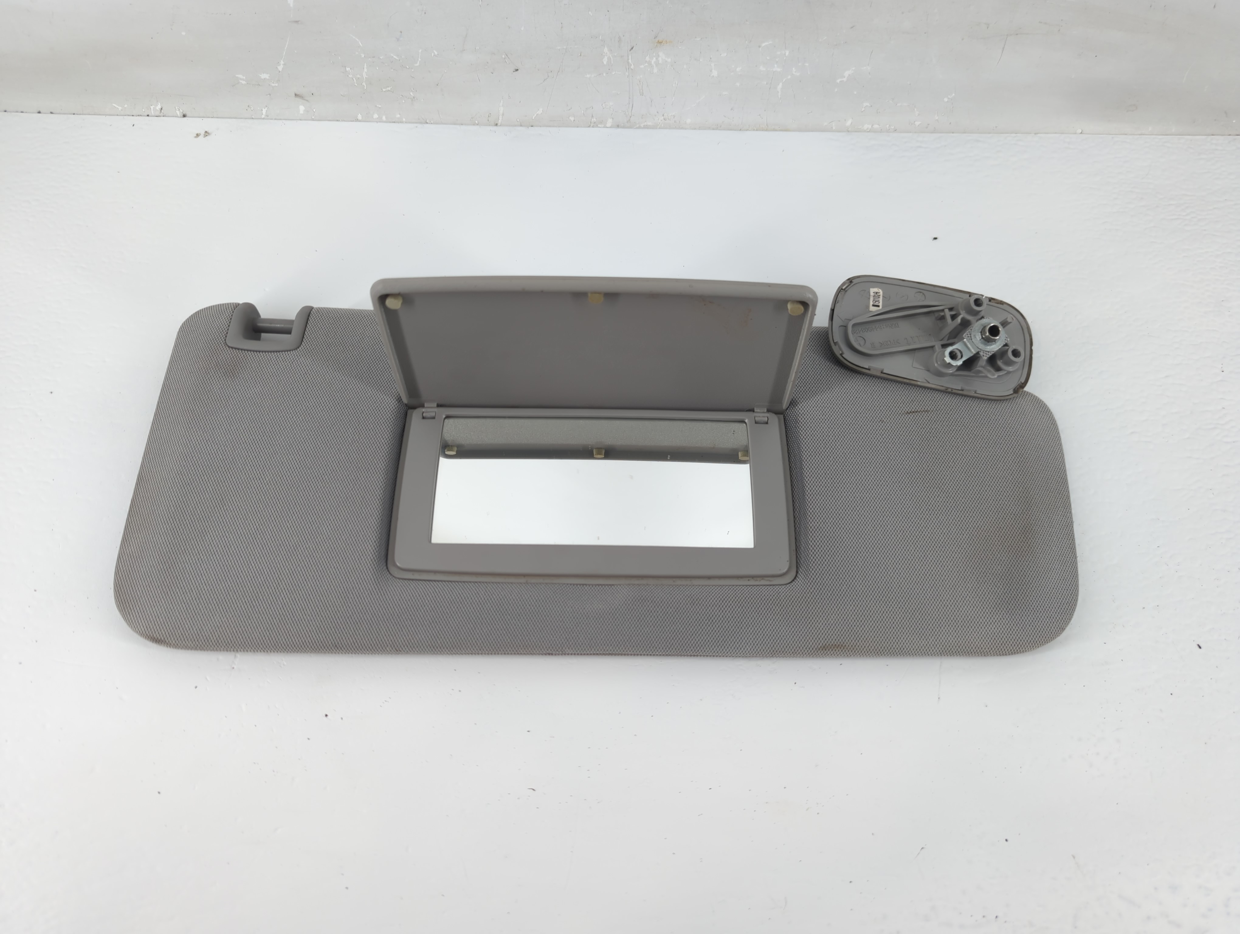 2014 Chevrolet Silverado 1500 Passenger Sun Visor Mirror Right Sunvisor 1215521 - Oemusedautoparts1.com