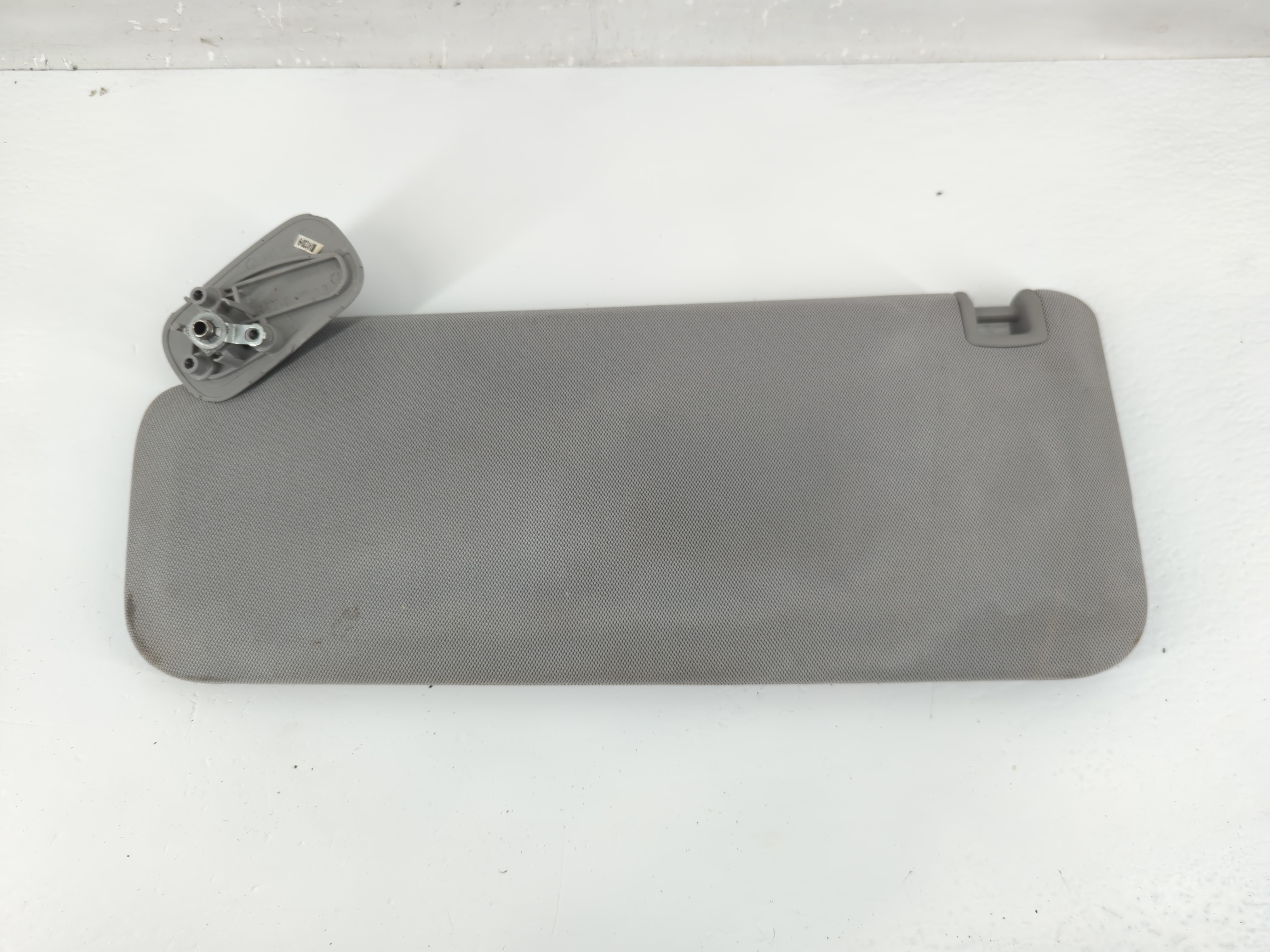 2014-2019 Chevrolet Silverado 1500 Driver Sun Visor Mirror Left Sunvisor 1215522 - Oemusedautoparts1.com