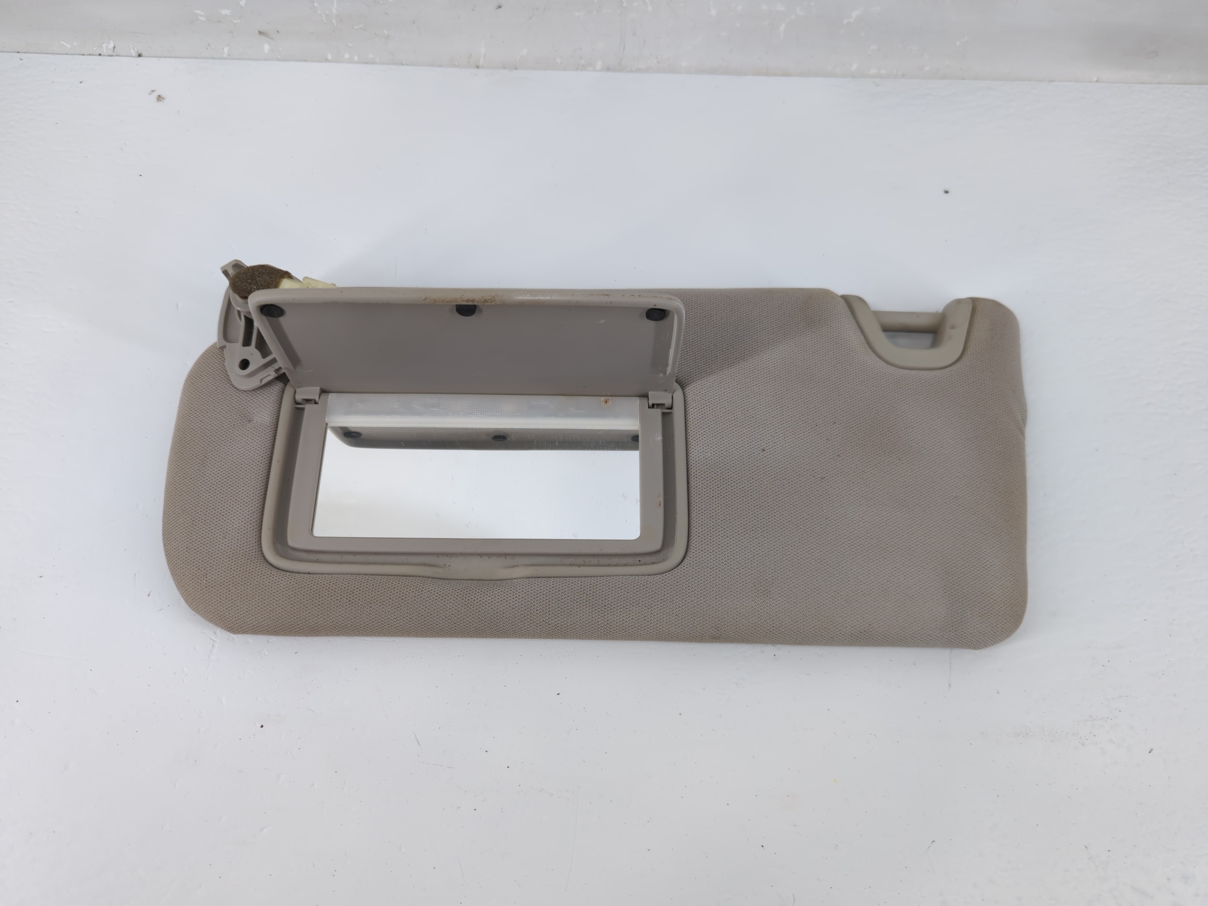 2019-2020 Nissan Altima Driver Sun Visor Mirror Left Sunvisor Gray 1215526 - Oemusedautoparts1.com