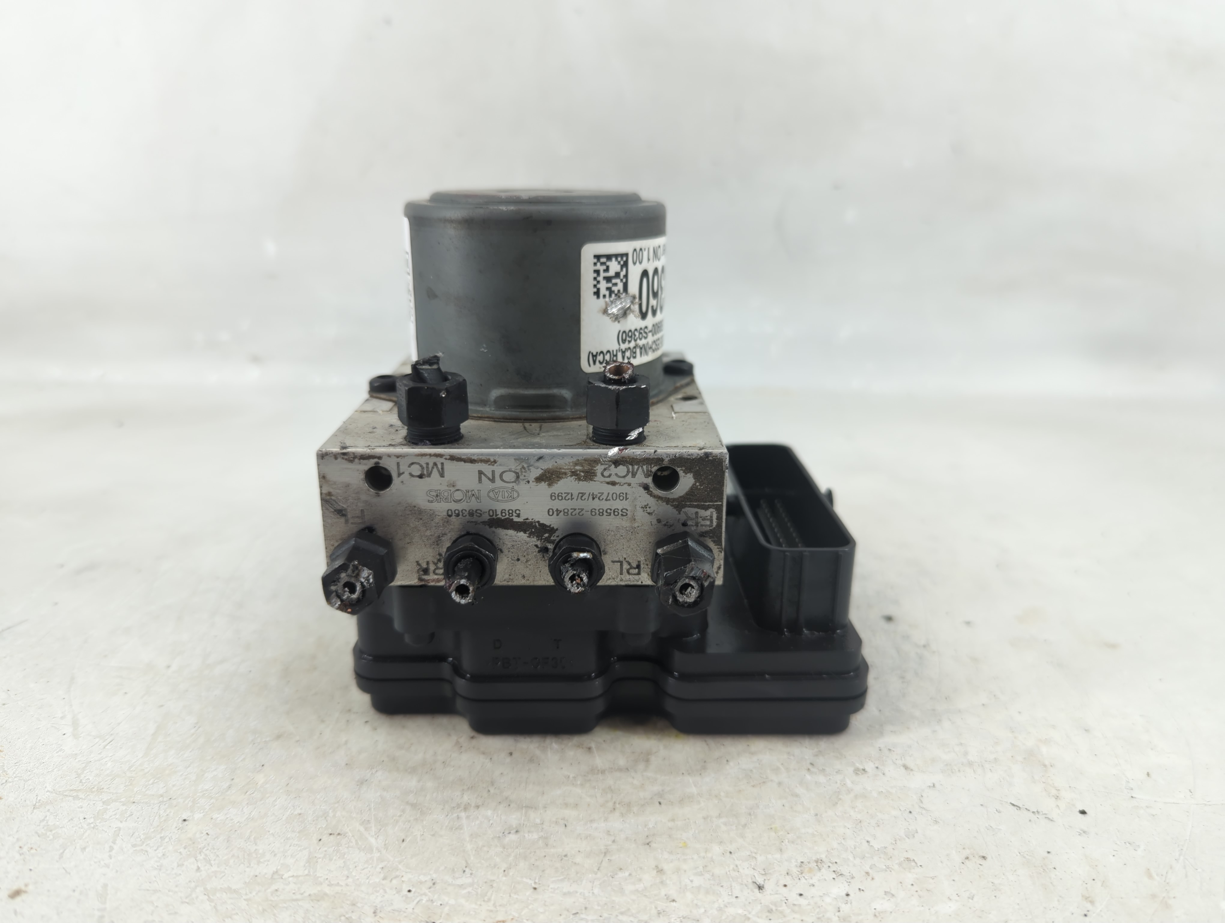 2020-2022 Kia Telluride Abs Pump Control Module 1215574 - Oemusedautoparts1.com