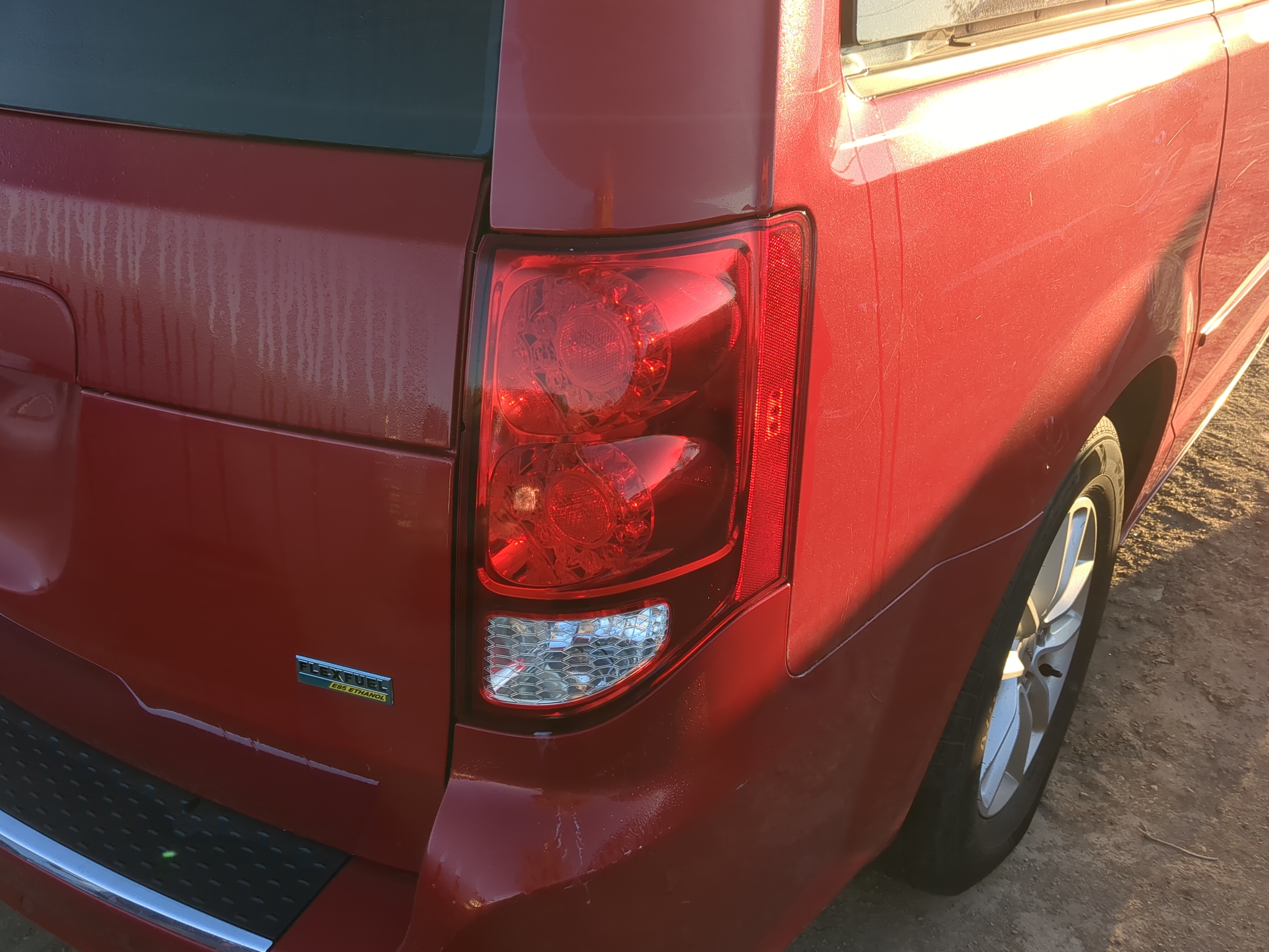 2011 Dodge Grand Caravan Passenger Right Side Tail Light Taillight Oem 1215591 - Oemusedautoparts1.com