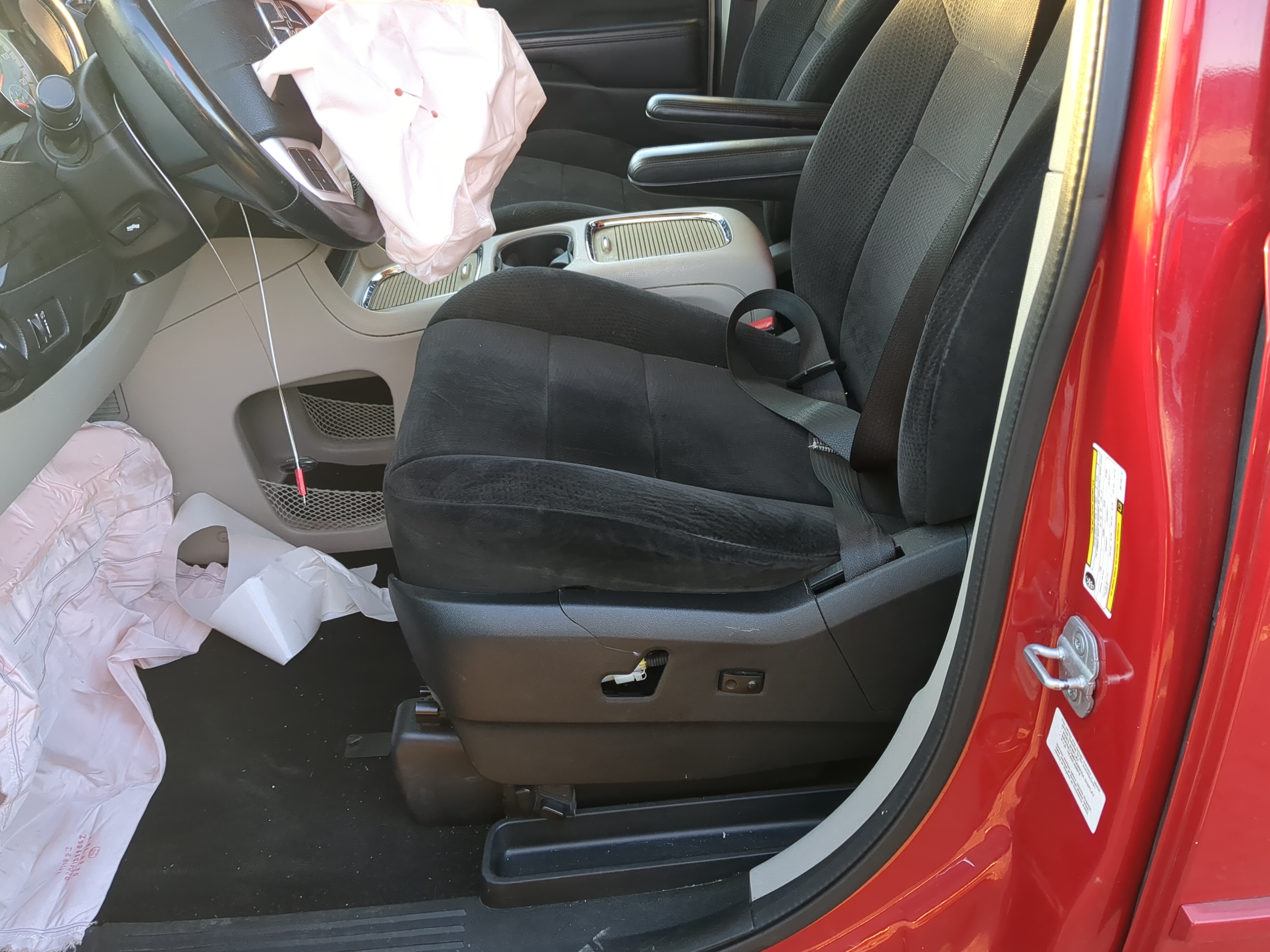 2011-2018 Dodge Grand Caravan Driver Front Seat Oem 1215712 - Oemusedautoparts1.com