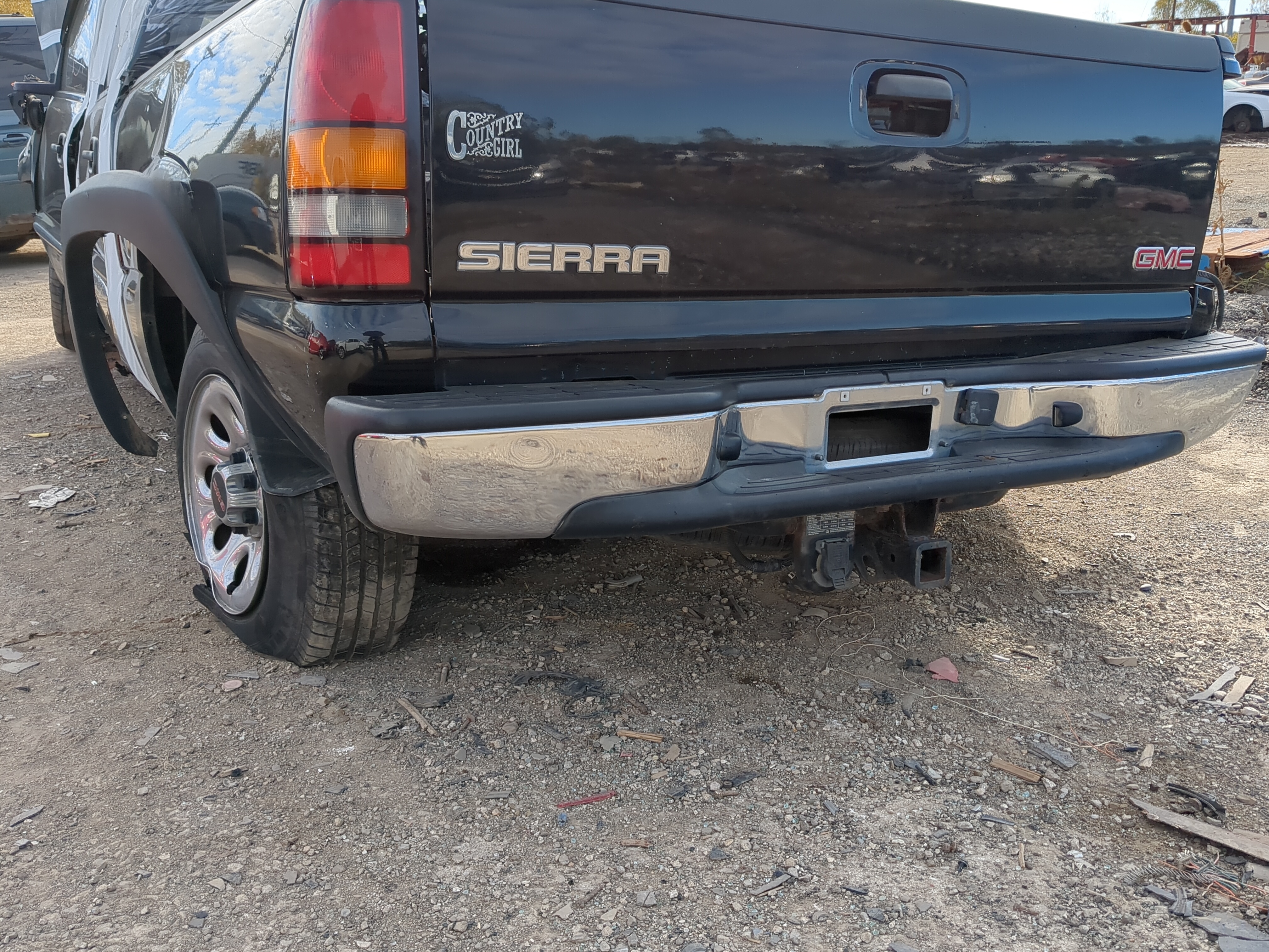 1999-2005 Gmc Sierra 1500 Rear Bumper Assembly Oem 1216051 - Oemusedautoparts1.com