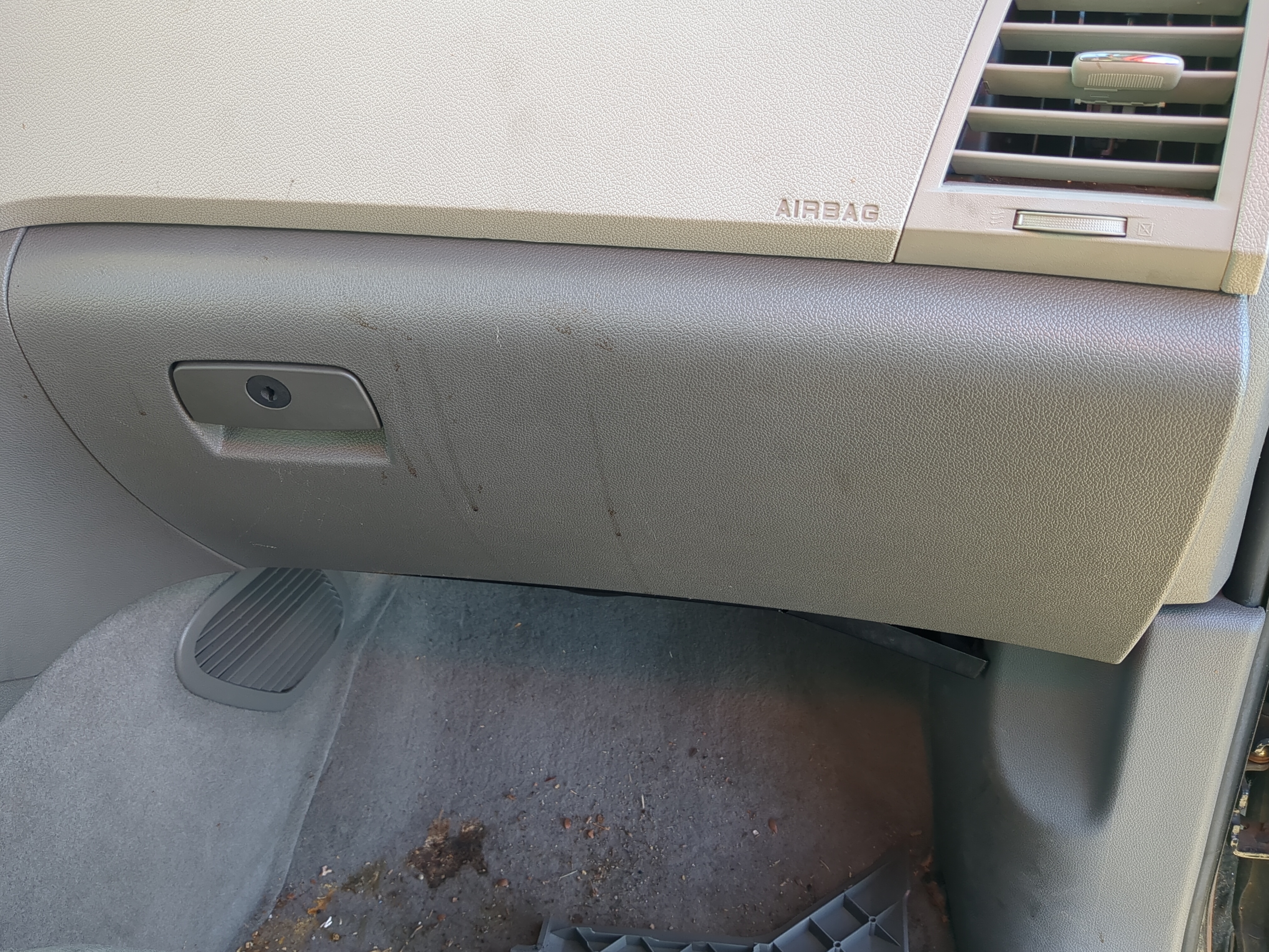 2010 Chevrolet Traverse Passenger Glove Box Door Storage Compartment 1216262 - Oemusedautoparts1.com