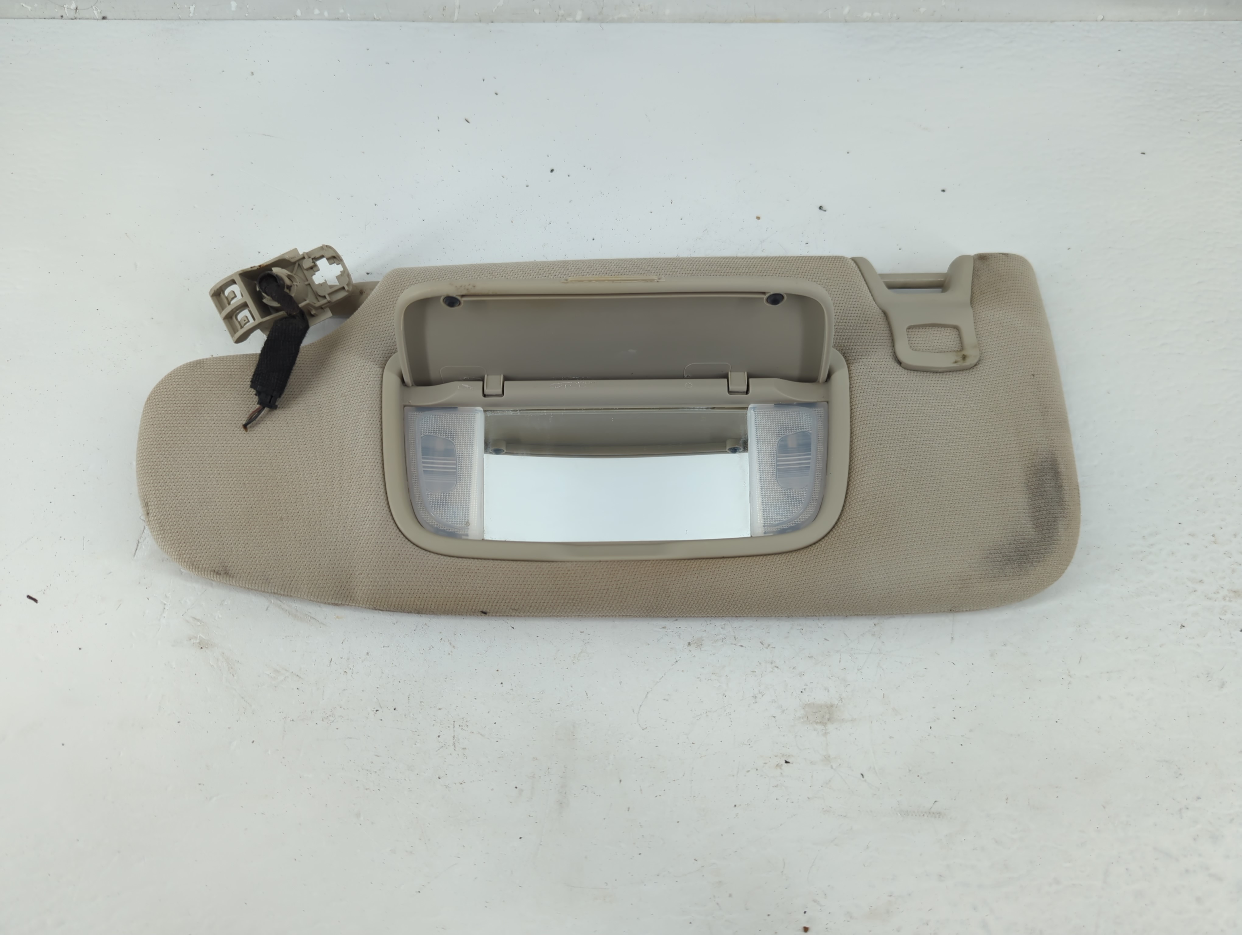 2017-2020 Ford Fusion Driver Sun Visor Mirror Left Sunvisor Gray 1216898 - Oemusedautoparts1.com